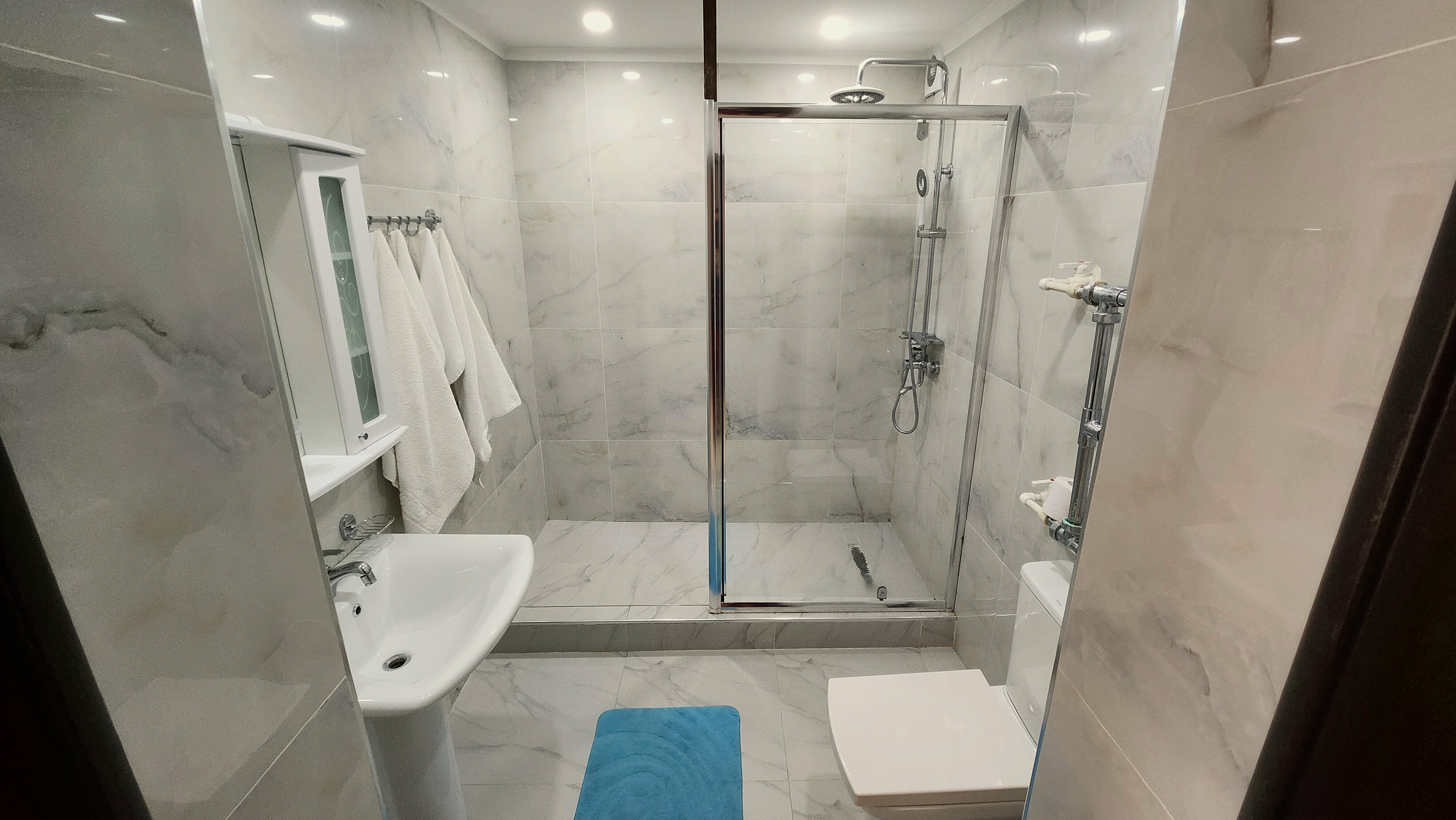 Cемейный номер с собственной ванной комнатой