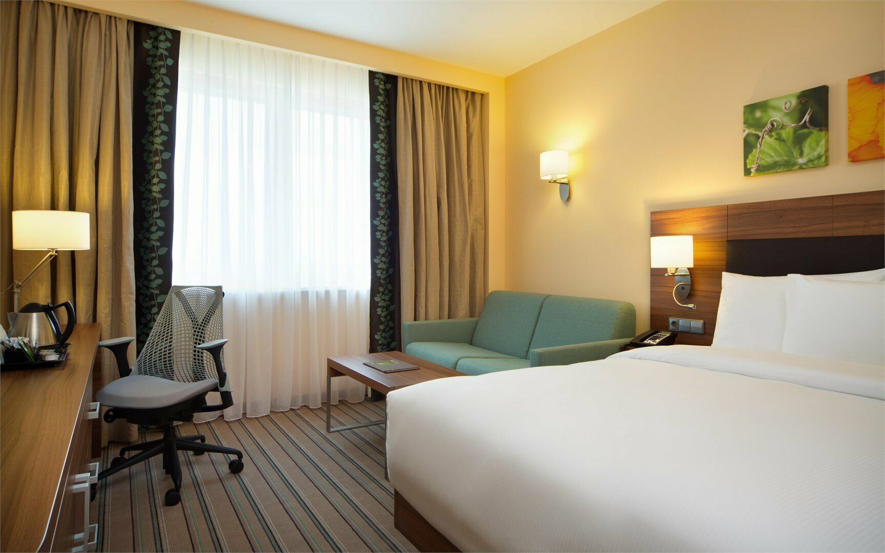 Стандарт с диваном