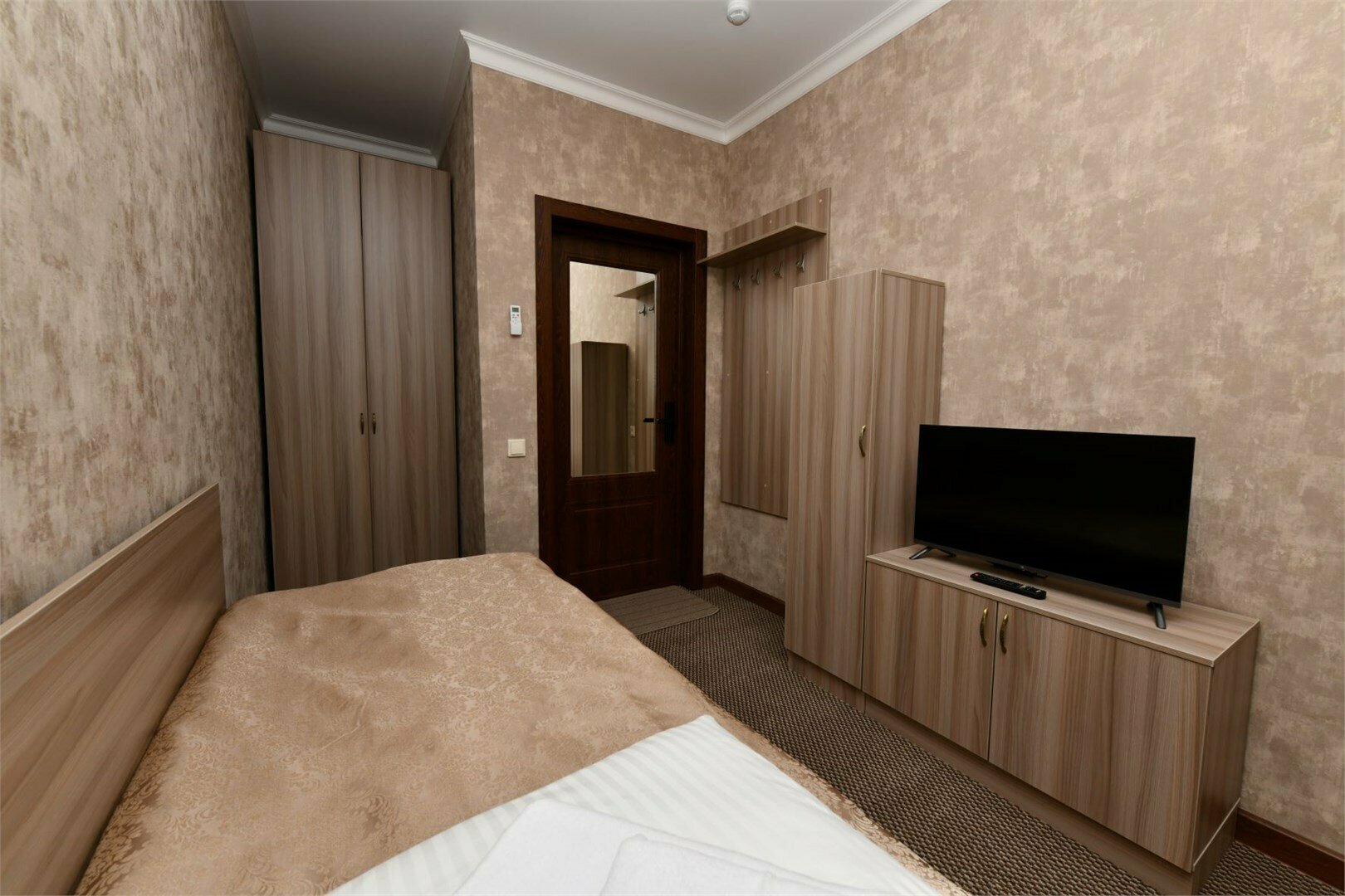 Двухместный номер эконом-класса с 2 отдельными кроватями