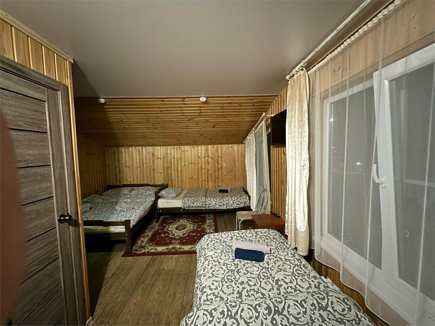 Четырехместный номер с видом на горы