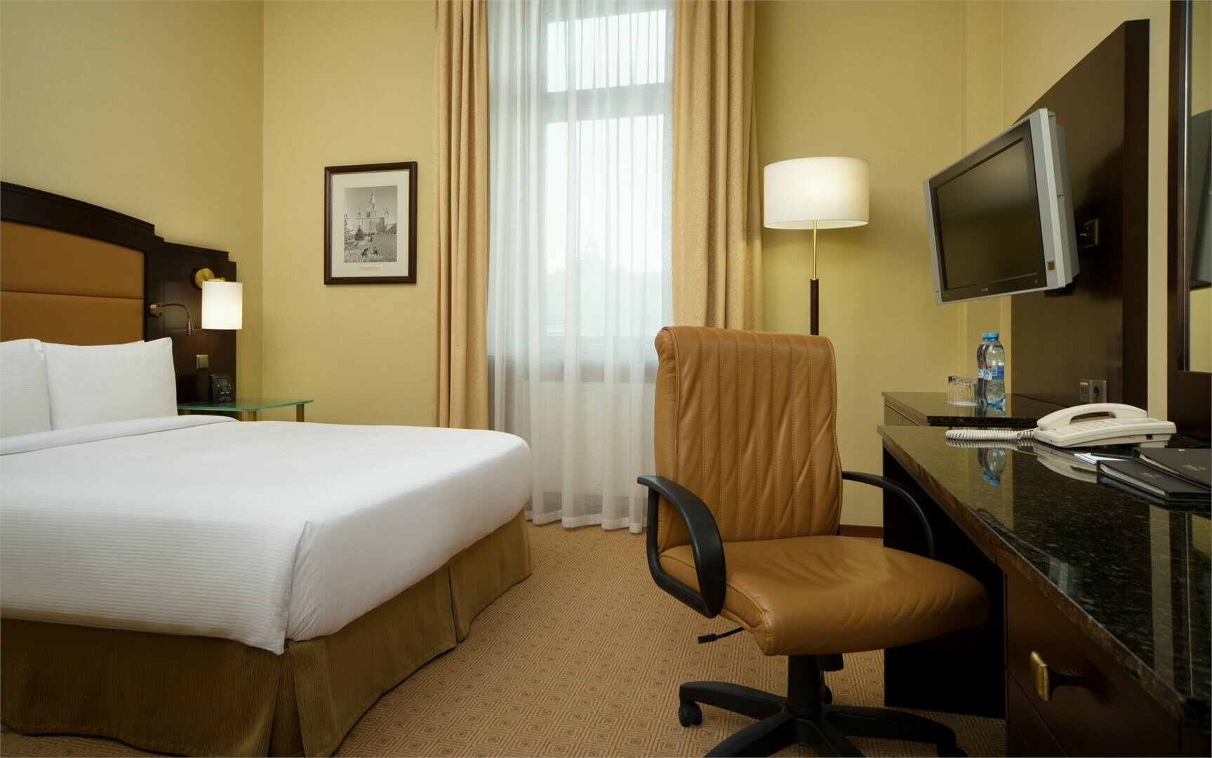 Стандарт с одной двуспальной кроватью