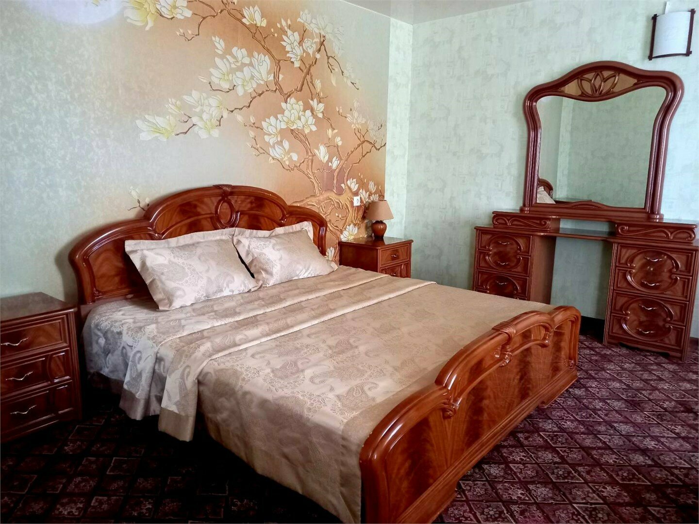 ДВУХСПАЛЬНЫЙ ПОЛУЛЮКС (двухместный с двуспальной кроватью)