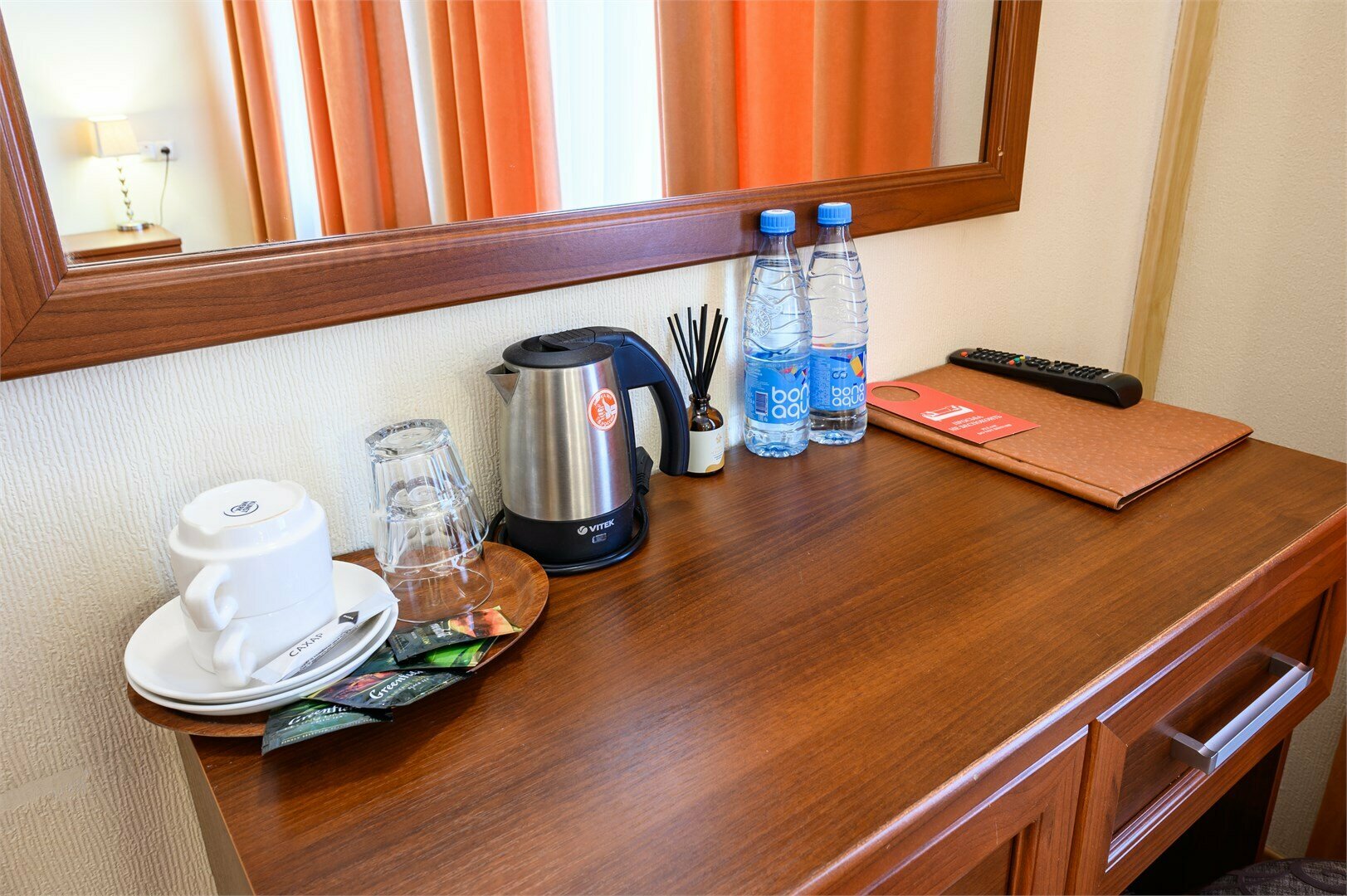 Улучшенная двухместная комната с 1 кроватью и креслом-кроватью