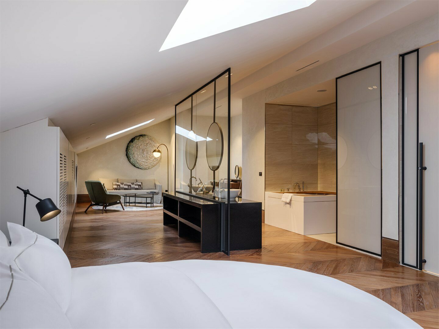 Мансардный люкс с джакузи