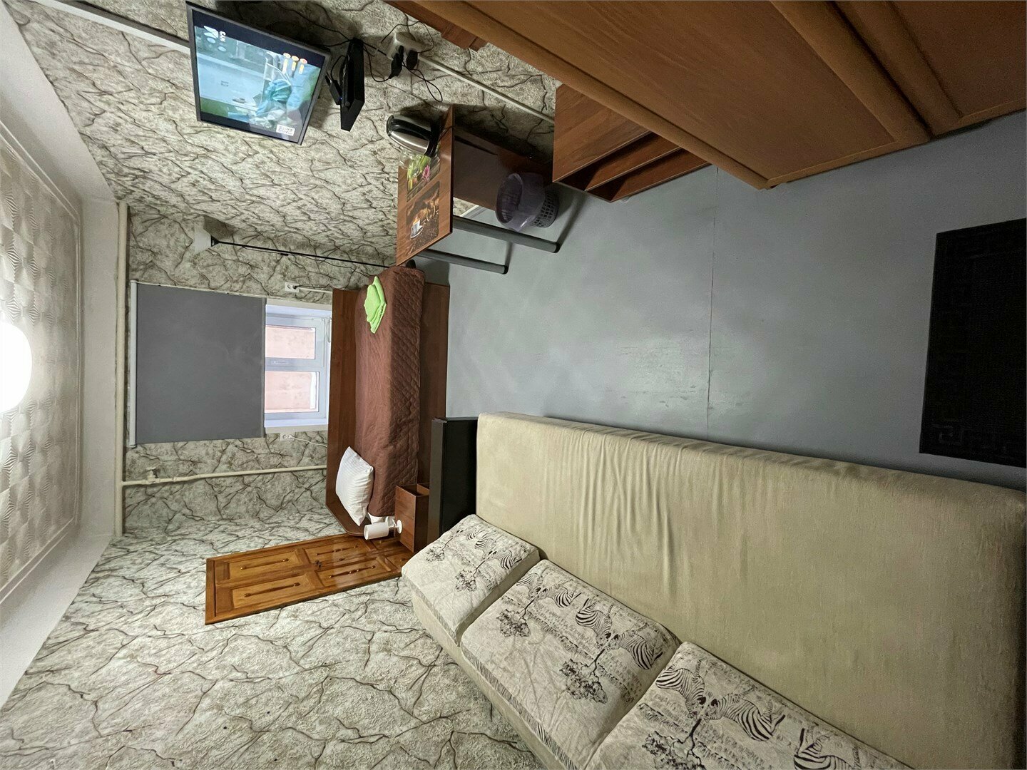 Номер стандарт с 1 односпальной кроватью и диван-кроватью. Общая ванная комната