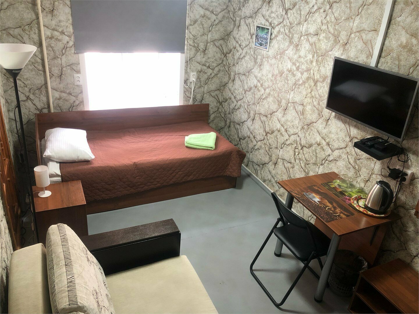 Номер стандарт с 1 односпальной кроватью и диван-кроватью. Общая ванная комната