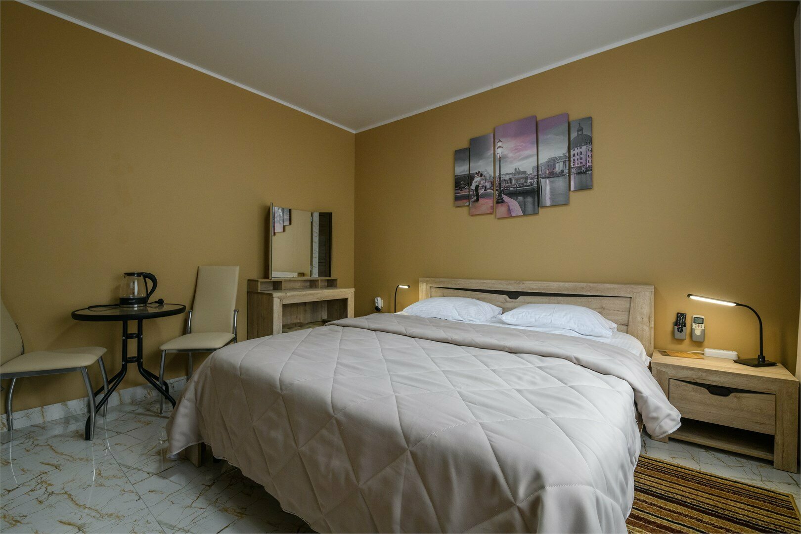 Трехместный номер с окном