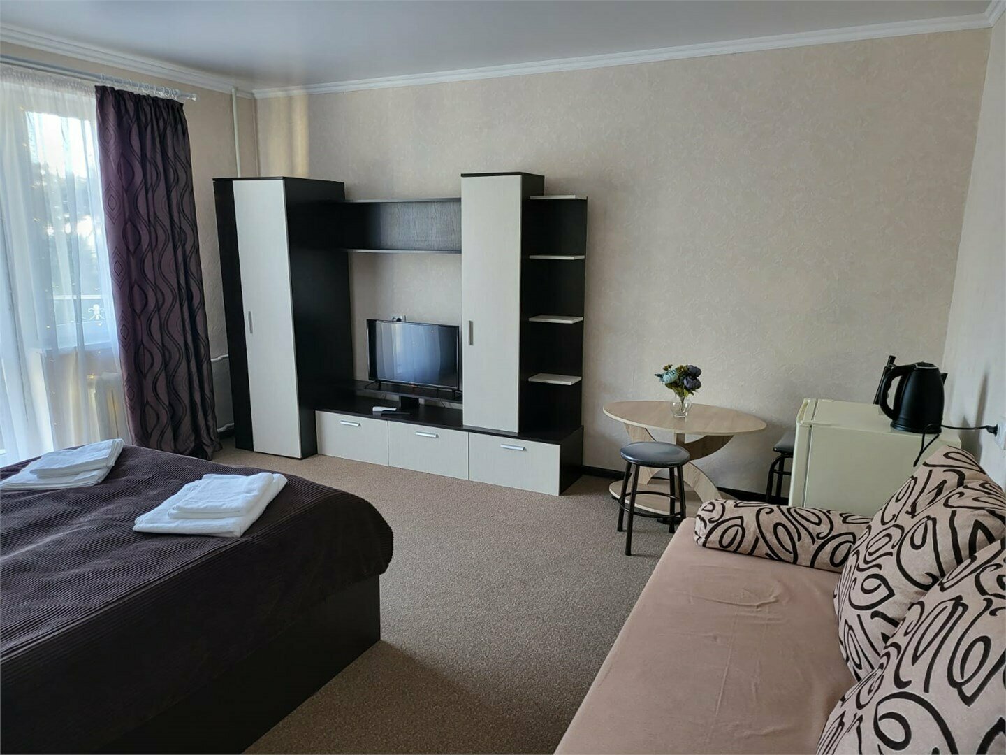 Семейный стандартный номер с общей ванной комнатой