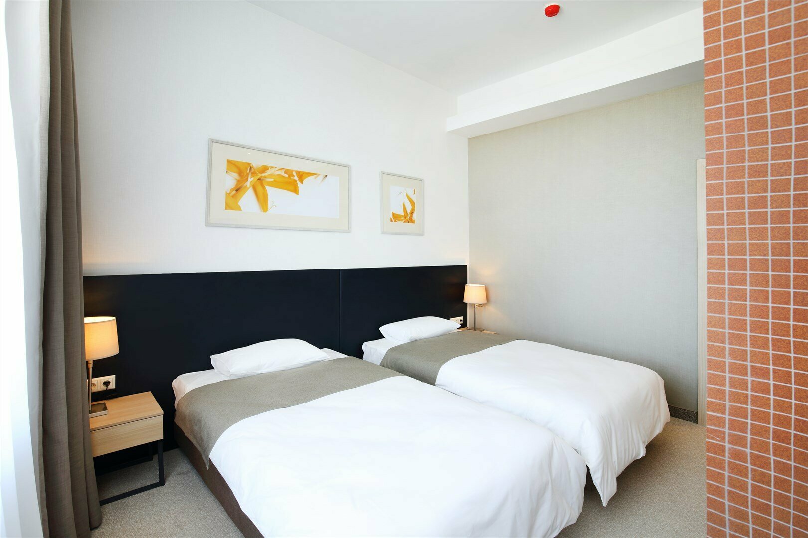 Улучшенный двухместный номер с 2 отдельными кроватями