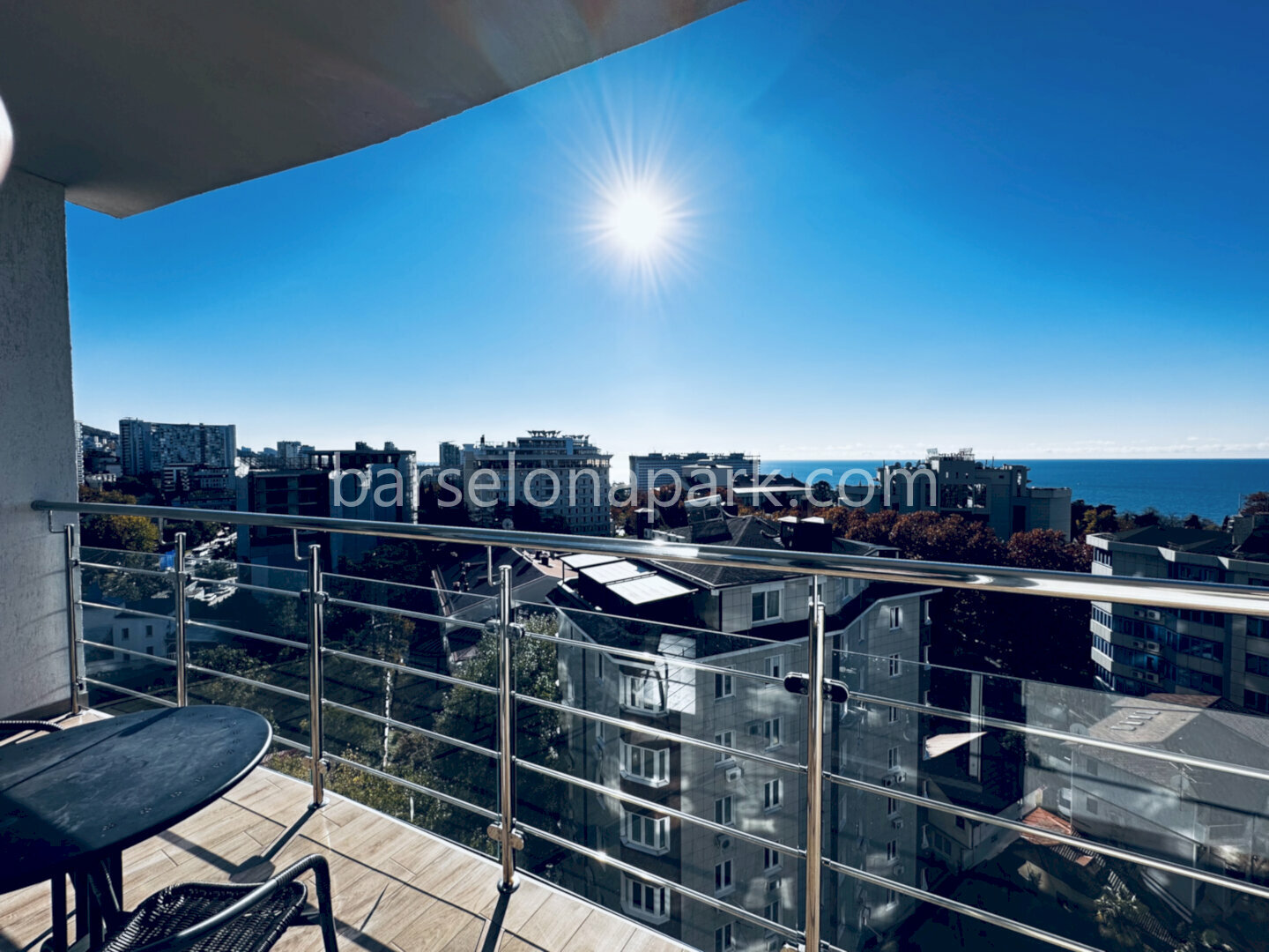 Дизайнерская студия с балконом! Прямой вид на море! До пляжа 5 минут.