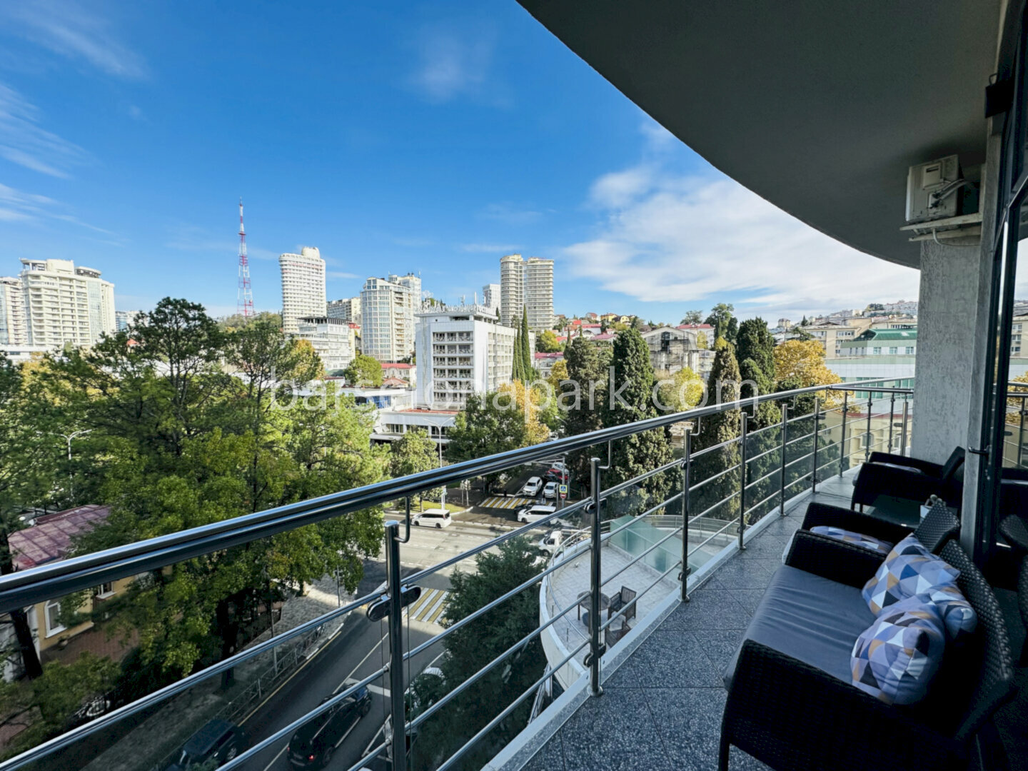 2-комнатный премиум апартамент с балконом! До пляжа и набережной 5 минут! Центр Сочи!