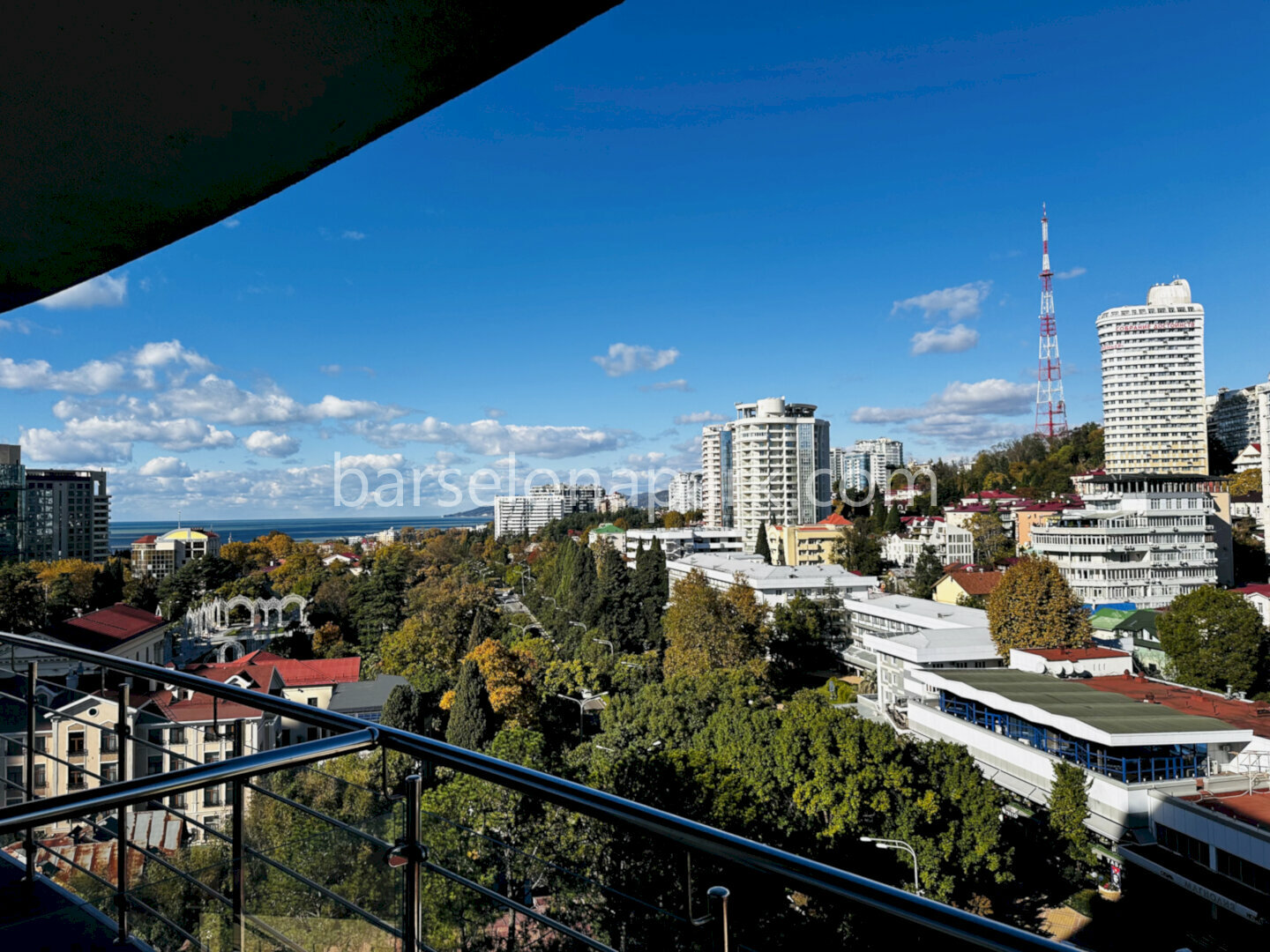 Дизайнерская студия с балконом! Вид на море! Пляж в 5 минутах! Центр Сочи