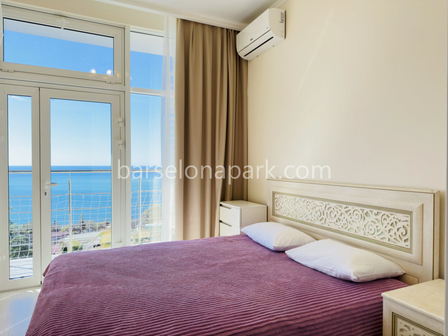 3-комнатный апартамент с балконом! Прямой вид на море! Пляж в 5 минутах!