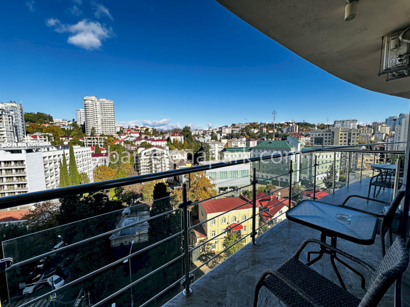 Дизайнерская студия с балконом! Вид на море! Пляж в 5 минутах! Центр Сочи