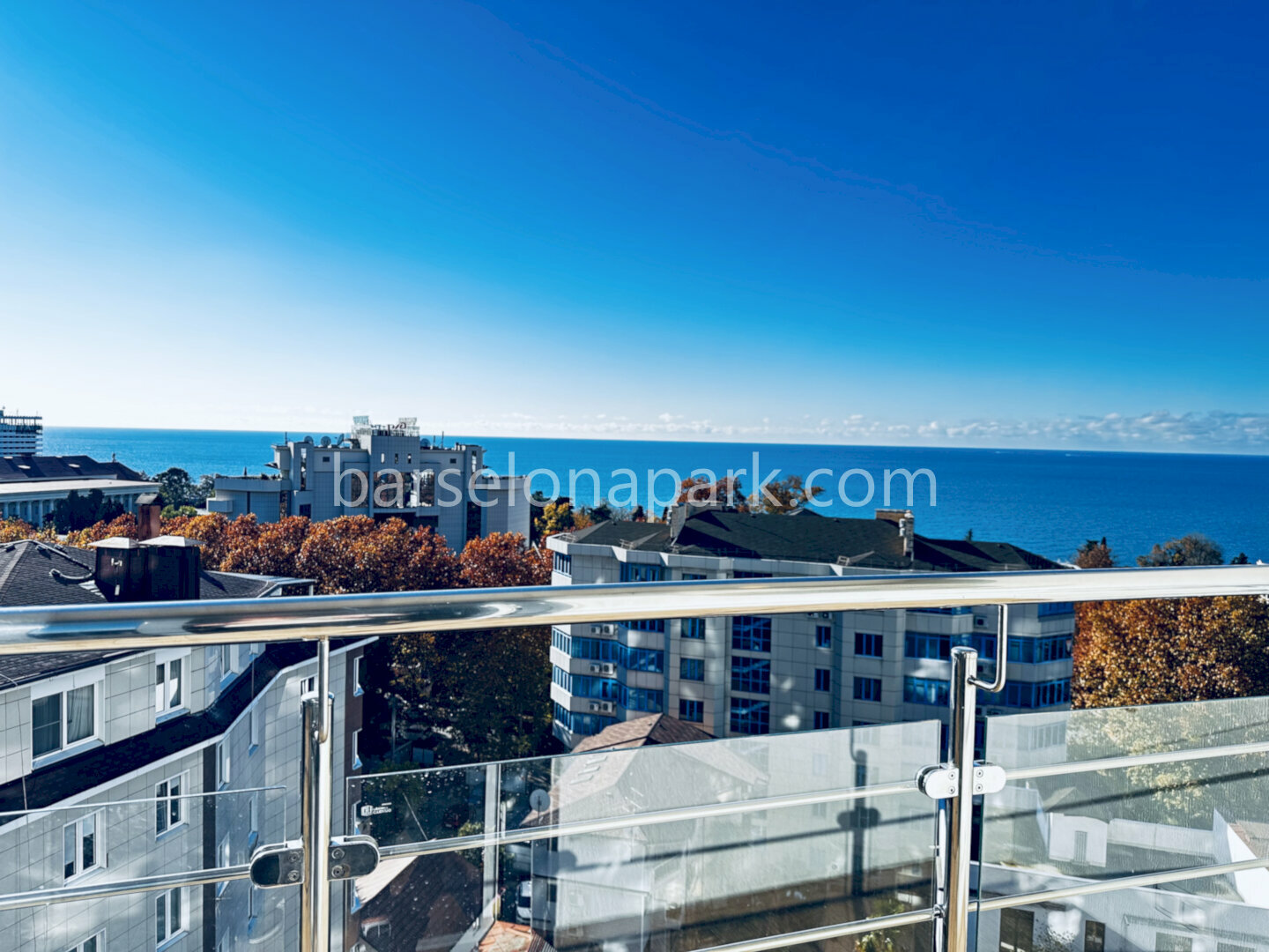 Дизайнерская студия с балконом! Прямой вид на море! До пляжа 5 минут.