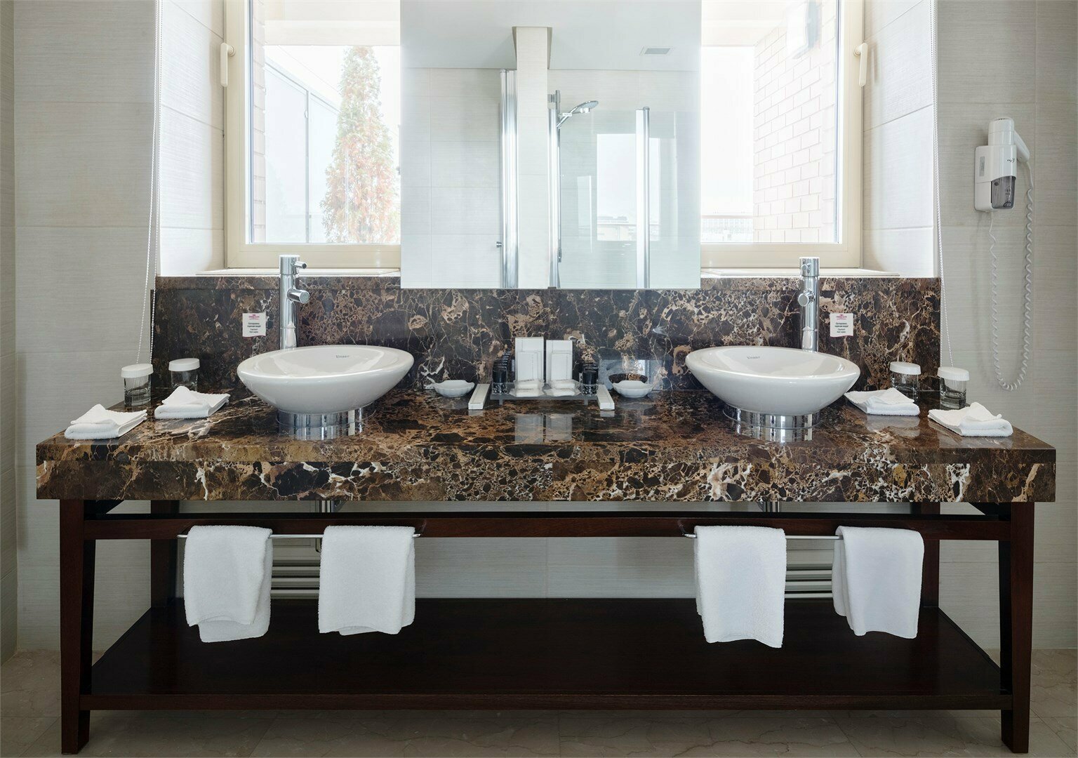 Серебряный Люкс с террасой и доступом в Бизнес гостиную