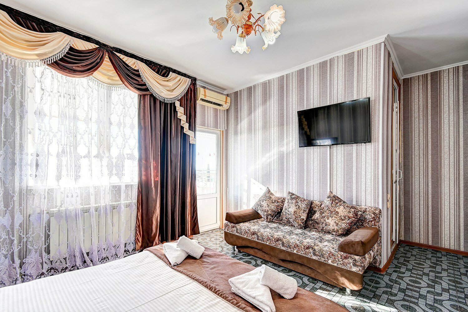 трёхместный номер с балконом