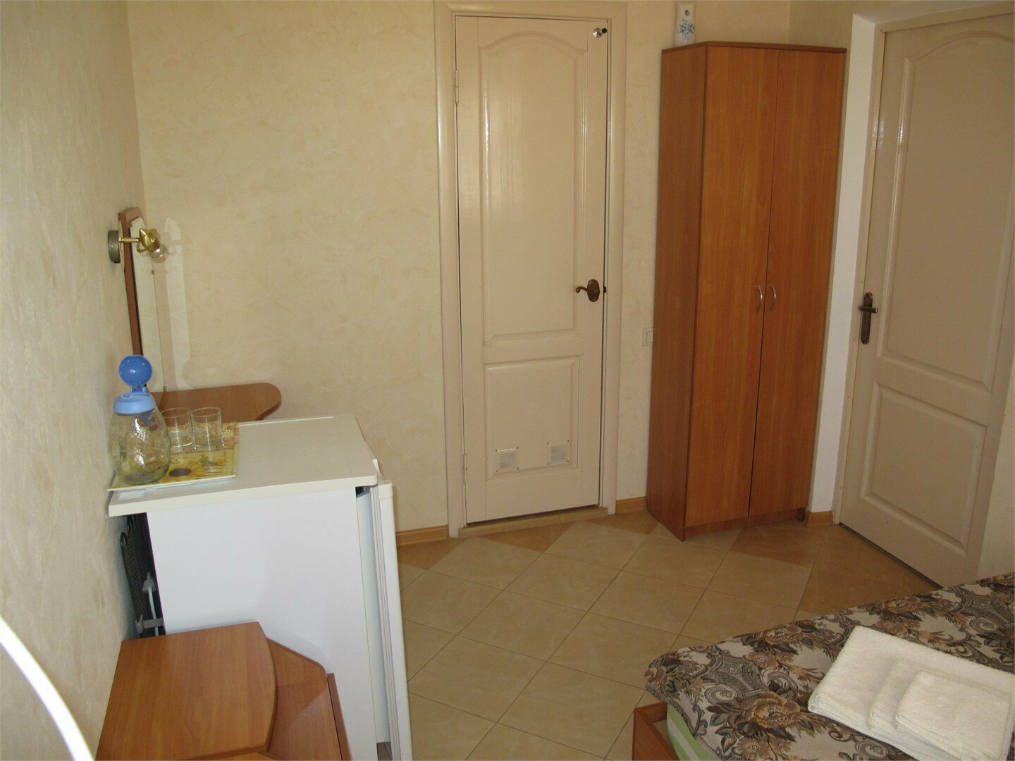 №9 Номер двуспальной кроватью и видом на море