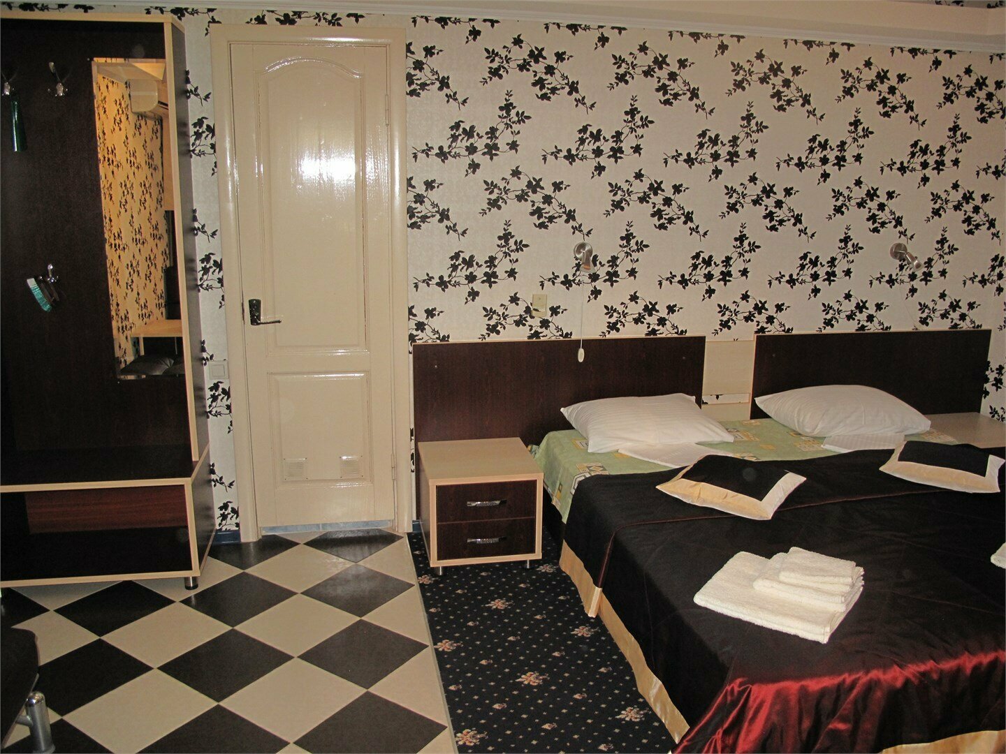 №12 Улучшенный двухместный номер с балконом