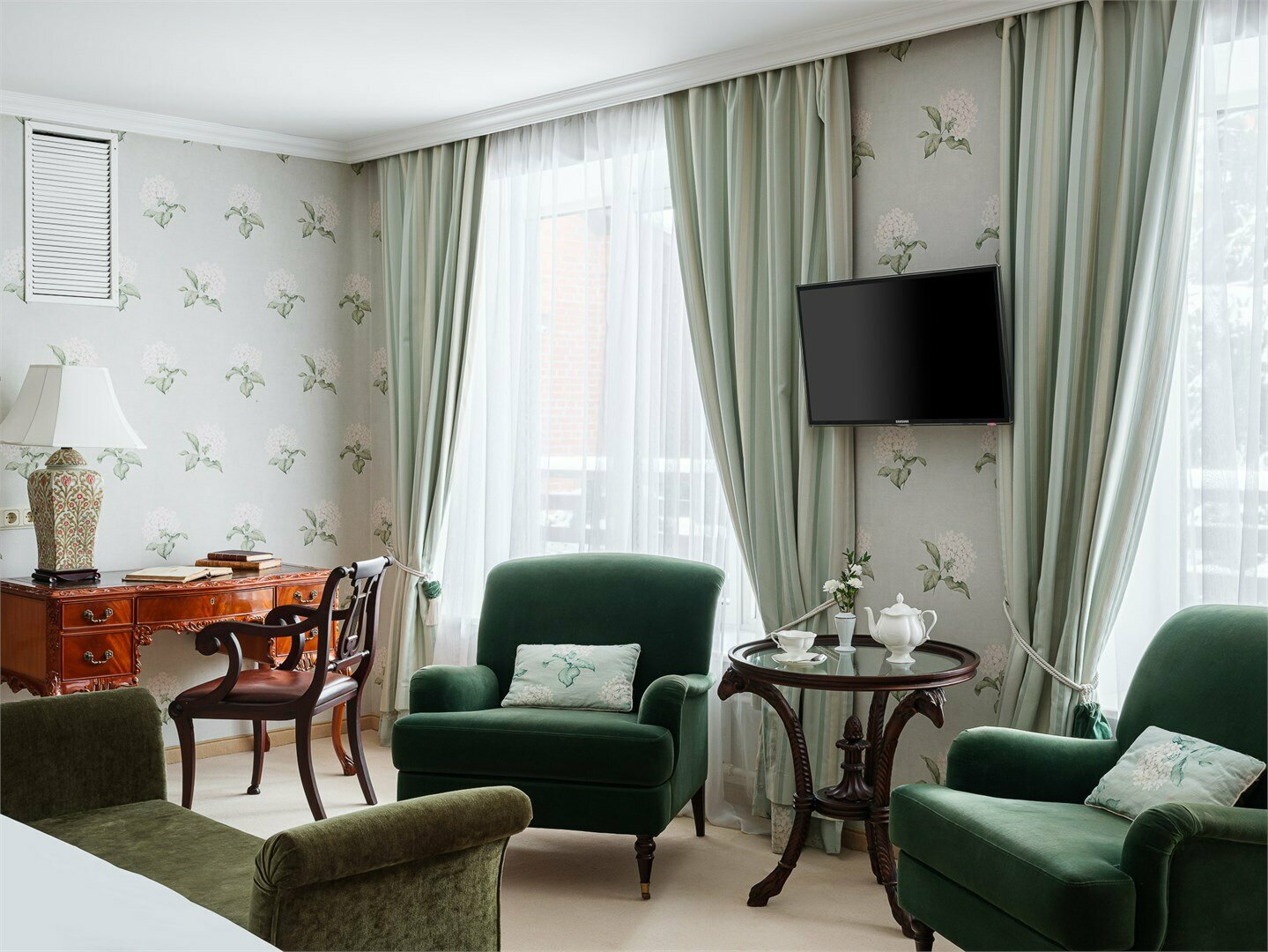 Сюит Чайковский