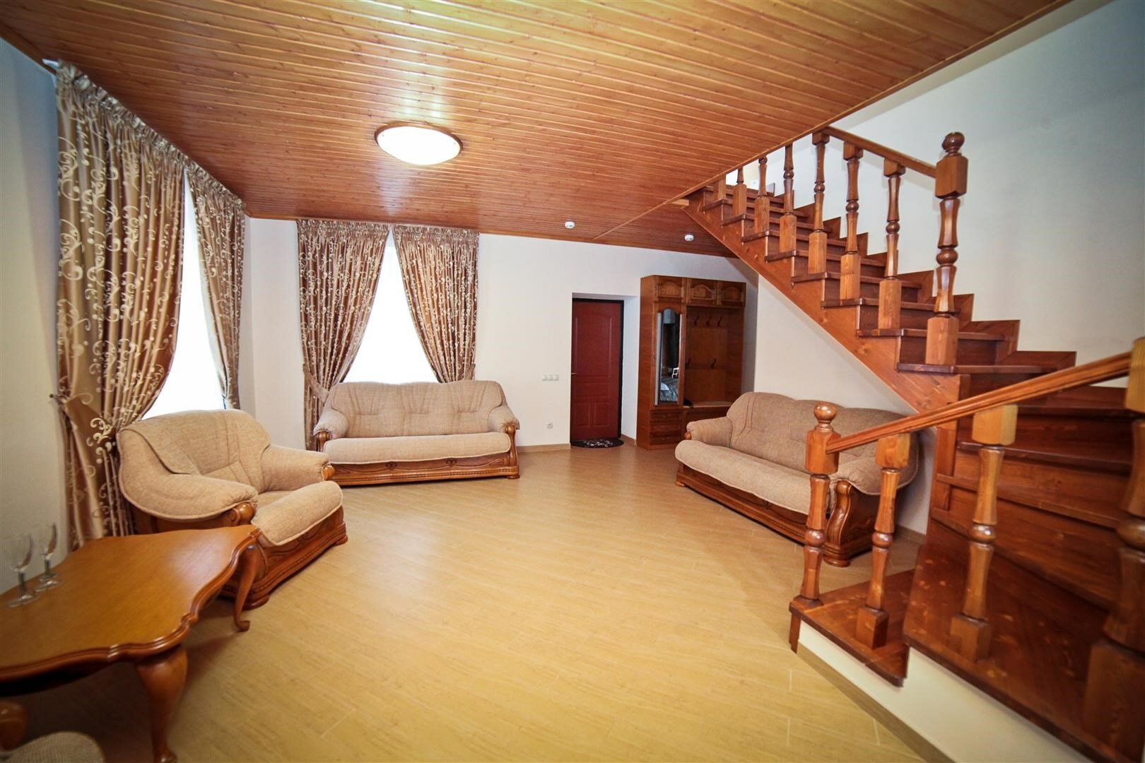 Двухэтажные коттеджи