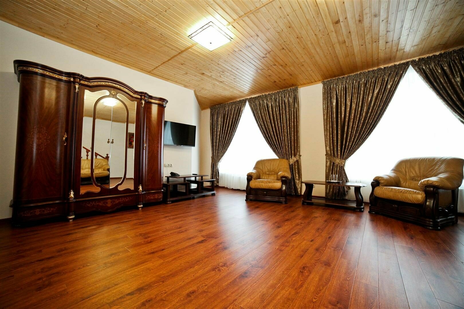 Номер двухуровневый люкс