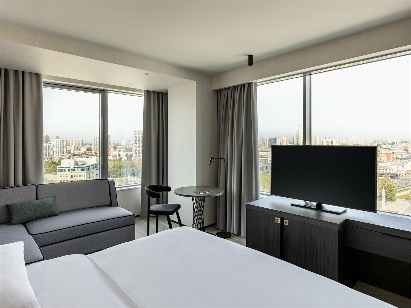 Номер улучшенный с 1 двуспальной кроватью с видом на город