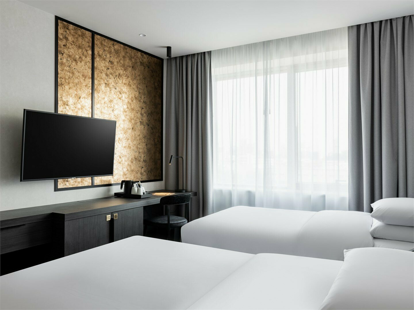 Номер стандарт с 2 односпальными кроватями на высоком этаже