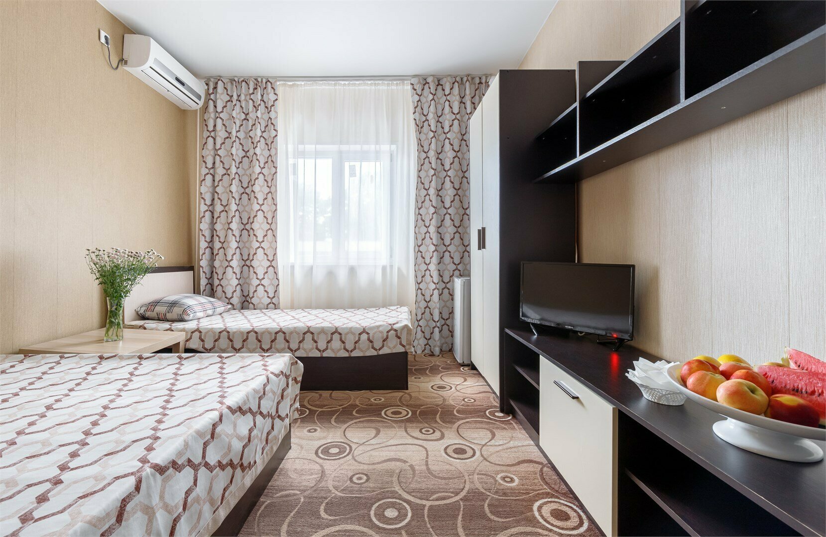 Трехместный