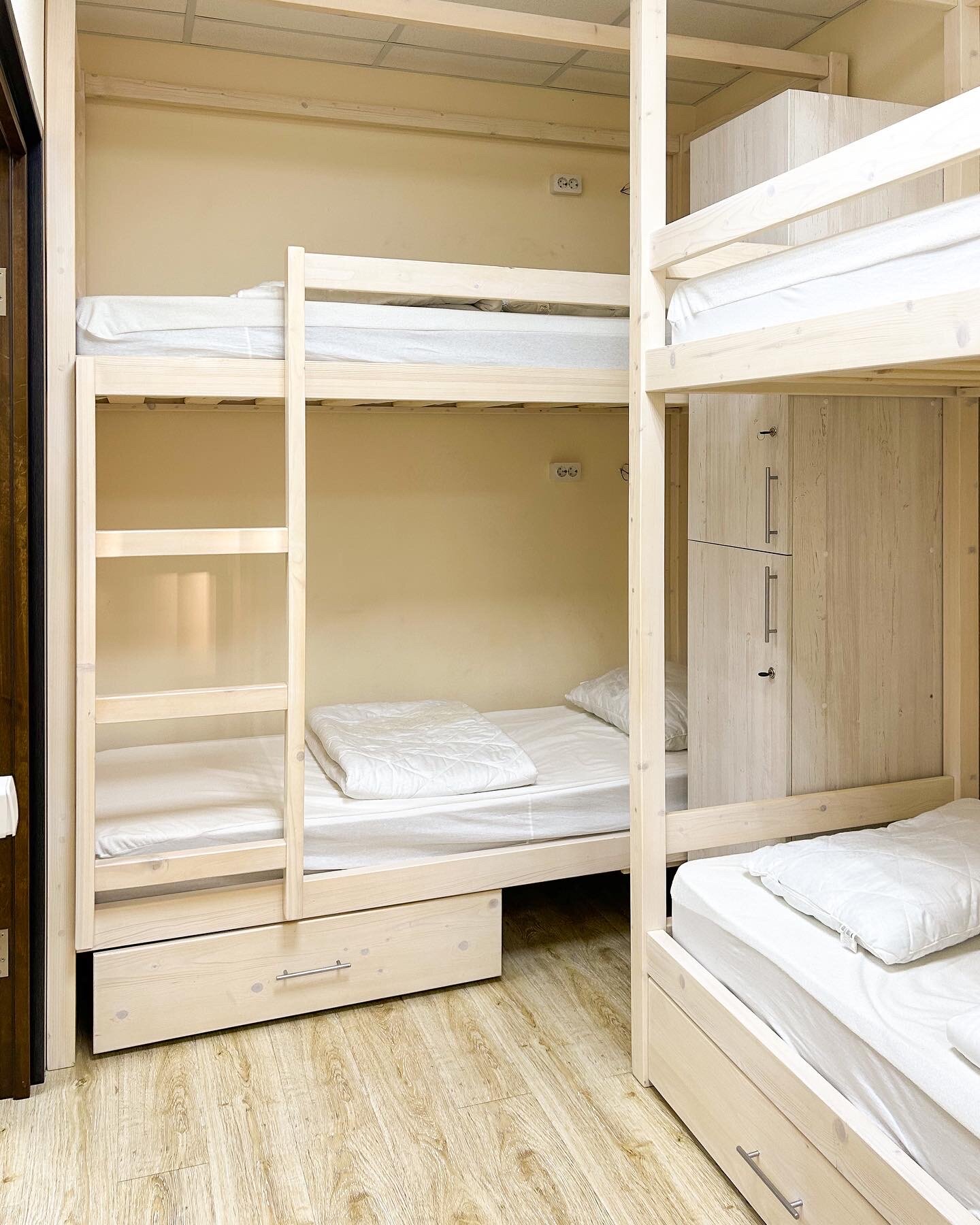 Кровать в общем номере для мужчин