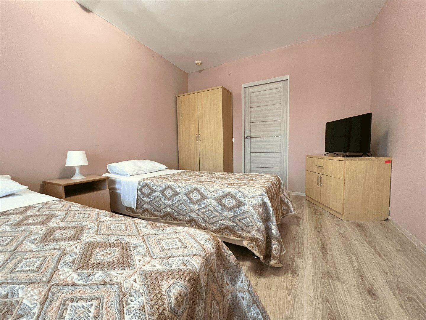 Четырехместный номер с ванной комнатой