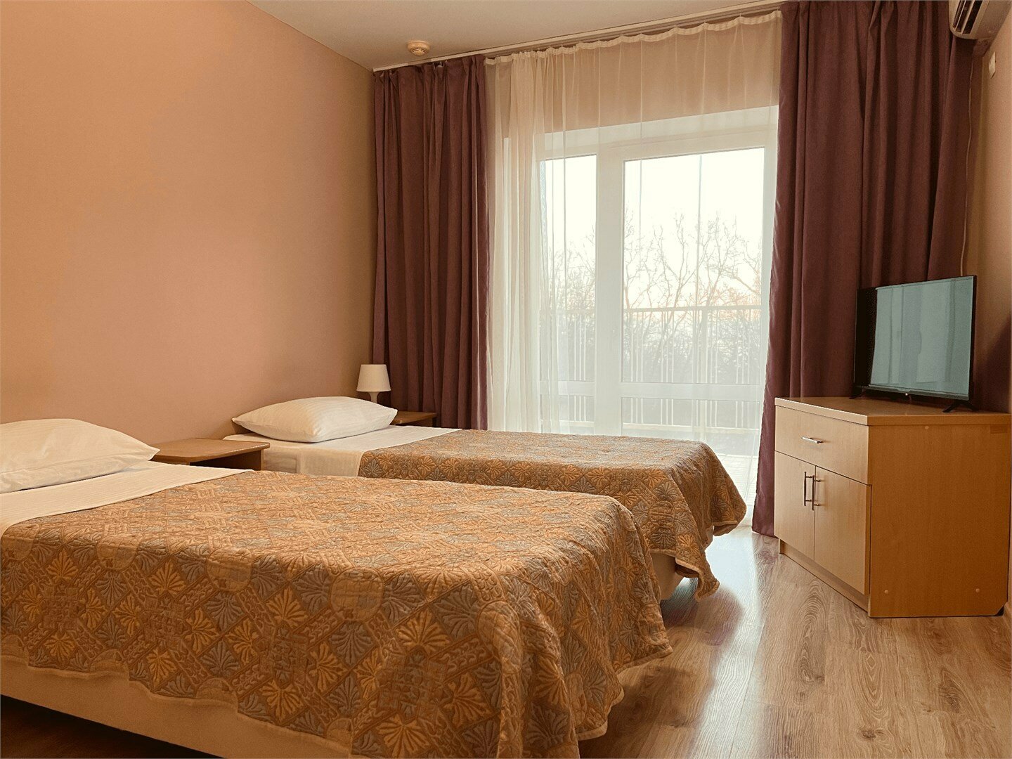 Четырехместный номер с ванной комнатой