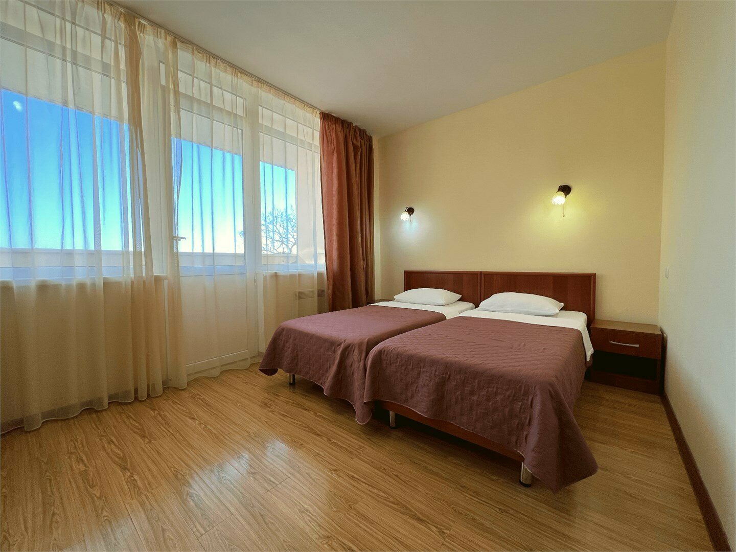 Улучшенный двухместный номер с 2 отдельными кроватями