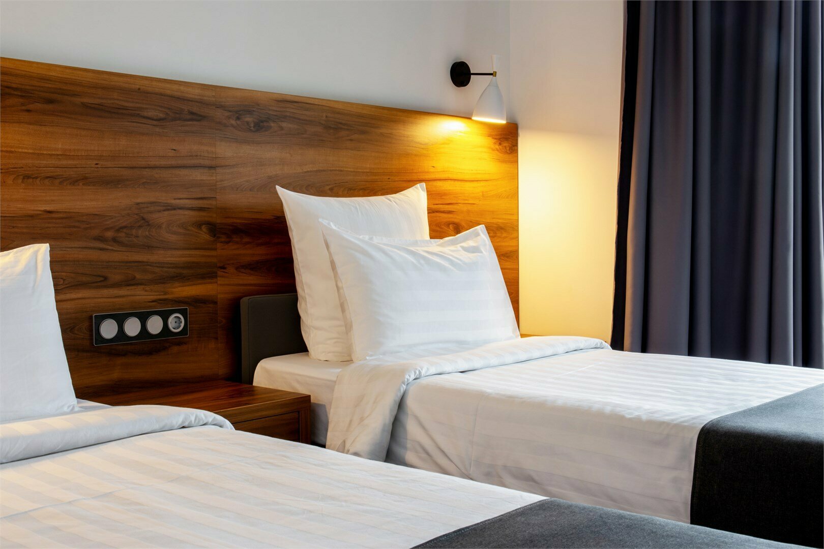 Номер "КОМФОРТ ПЛЮС" 2-х местный с кроватью king size и видом на залив (с завтраком)