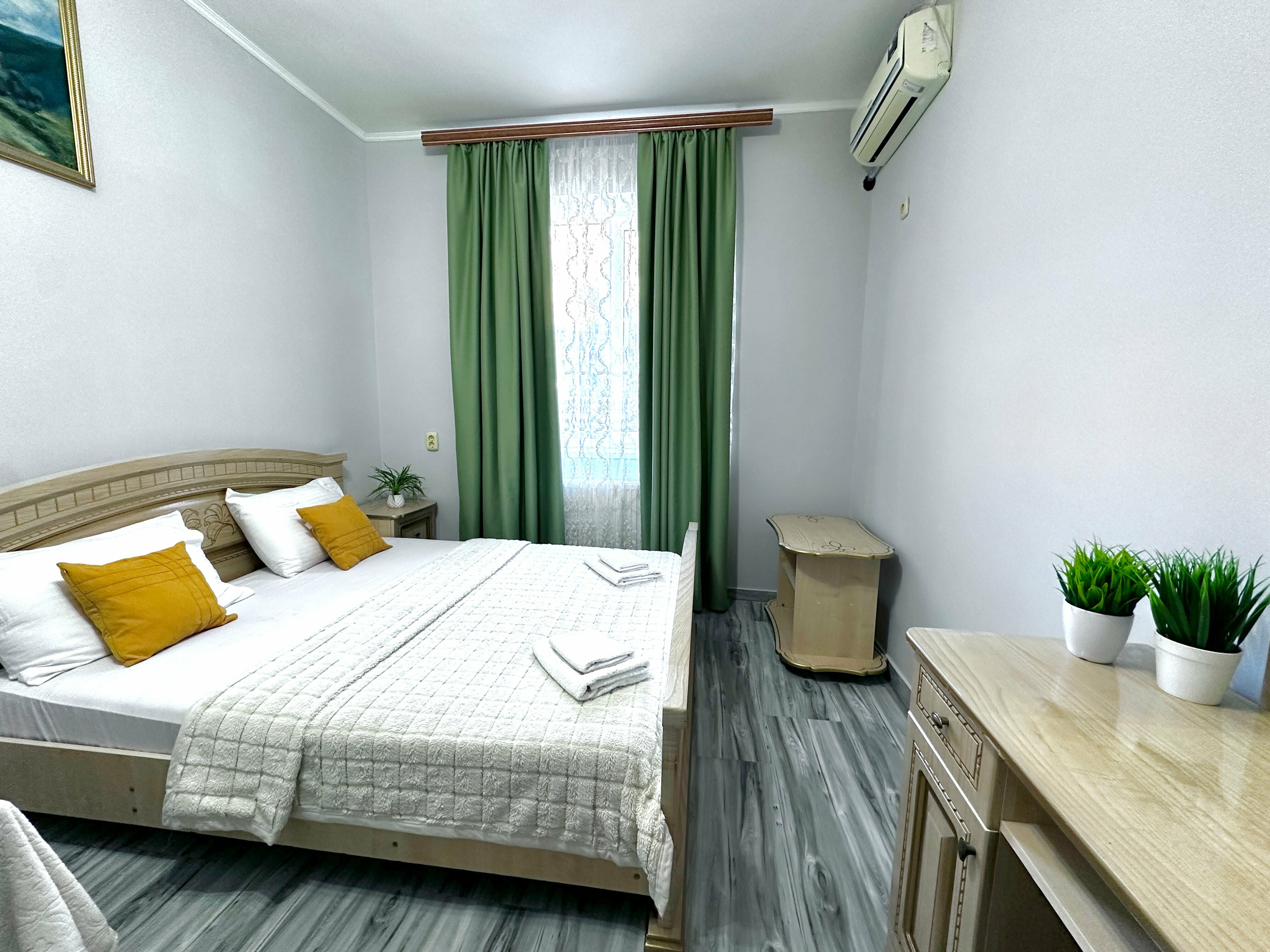 Трехместный номер с общим туалетом