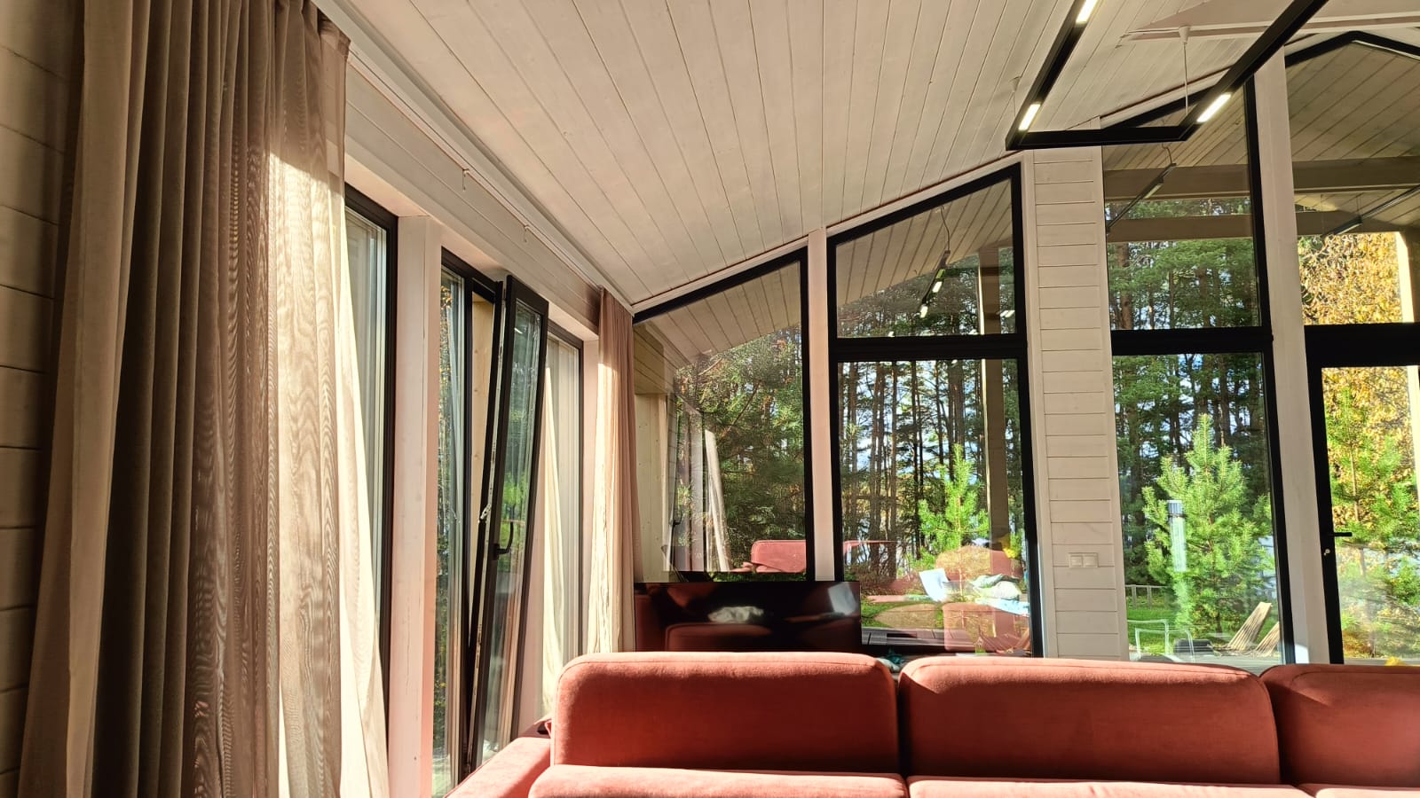 Дом с видом на озеро