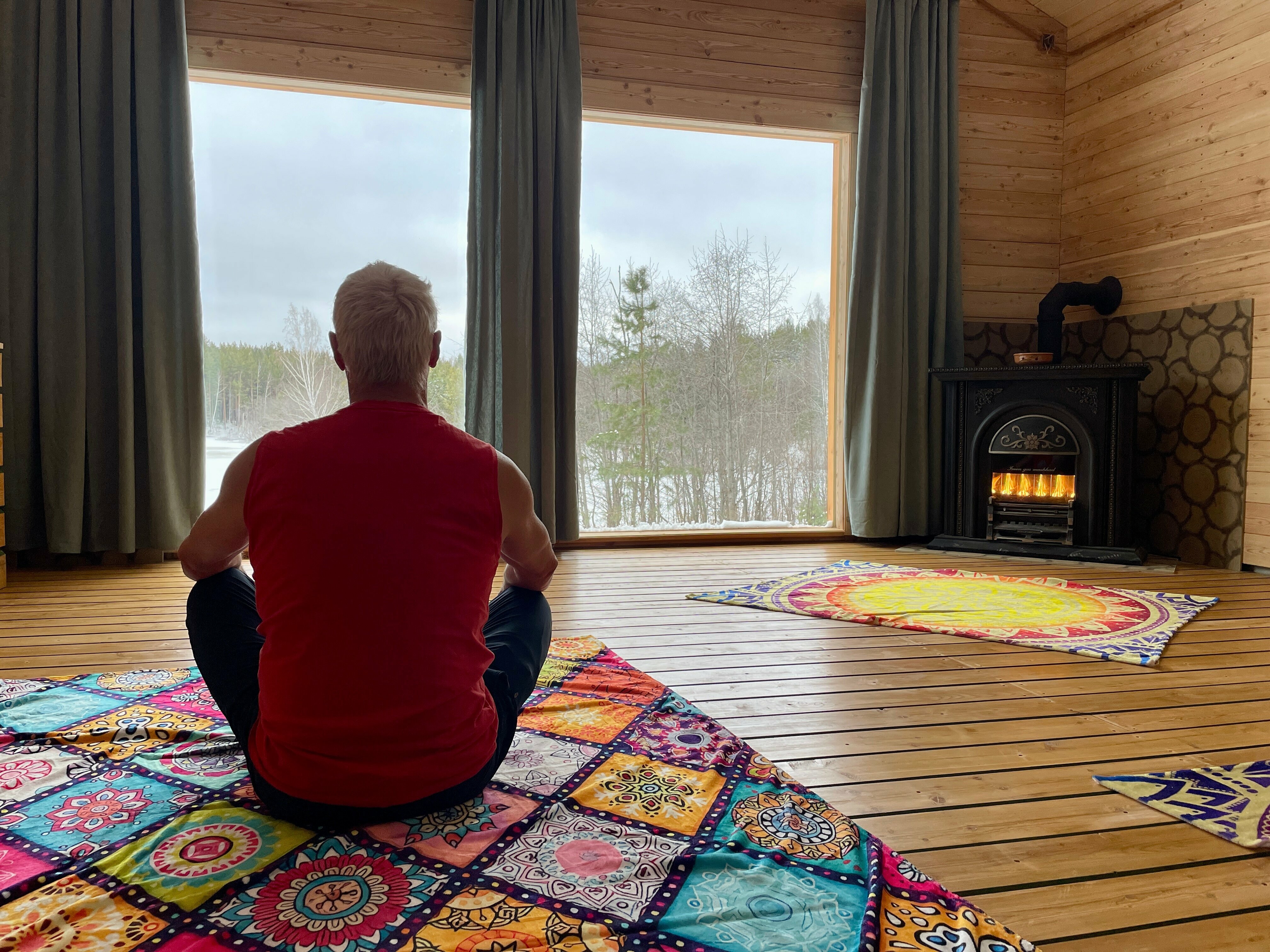 Зал для ретритов с видом на реку