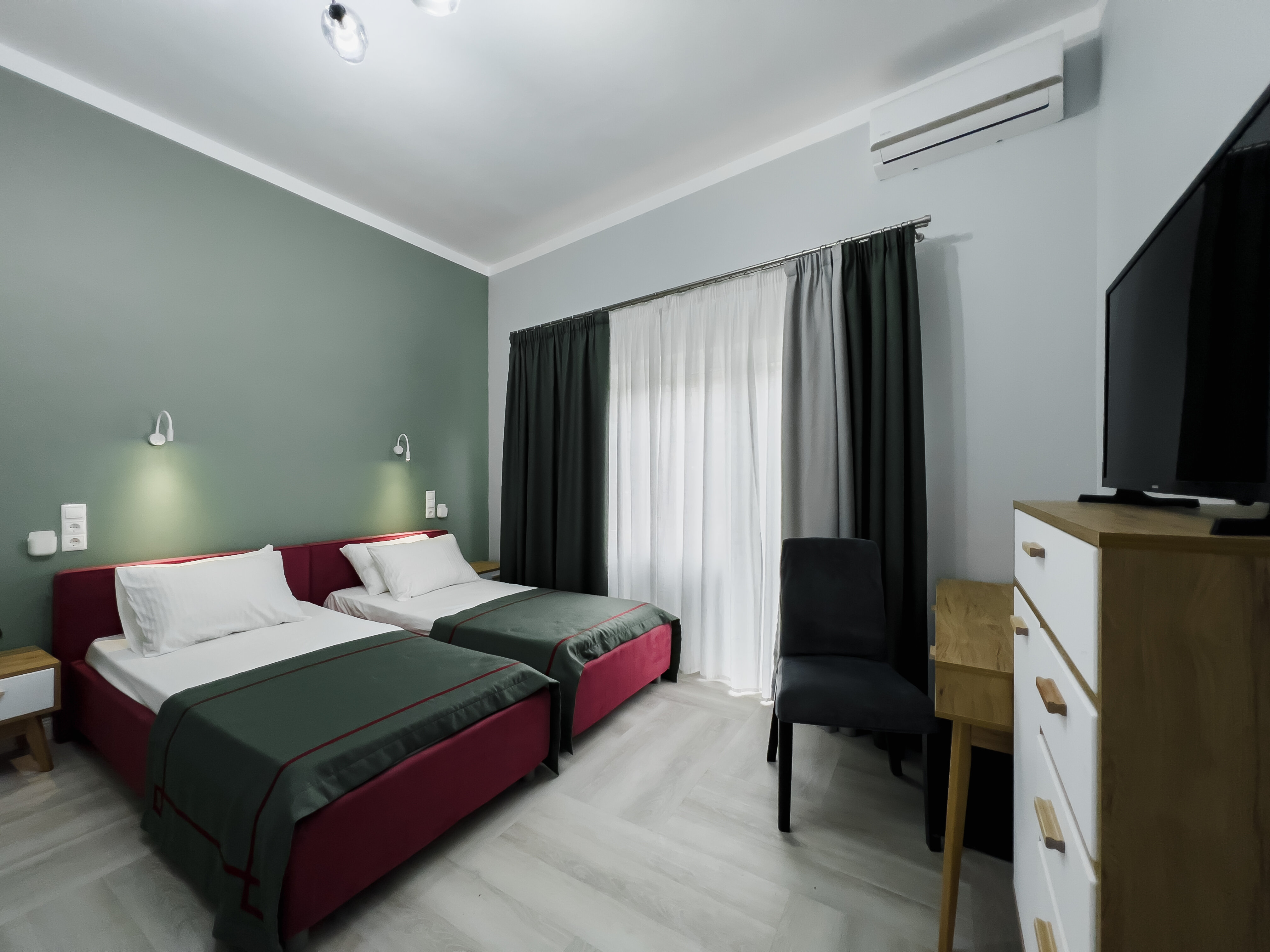 Трехместный номер с балконом