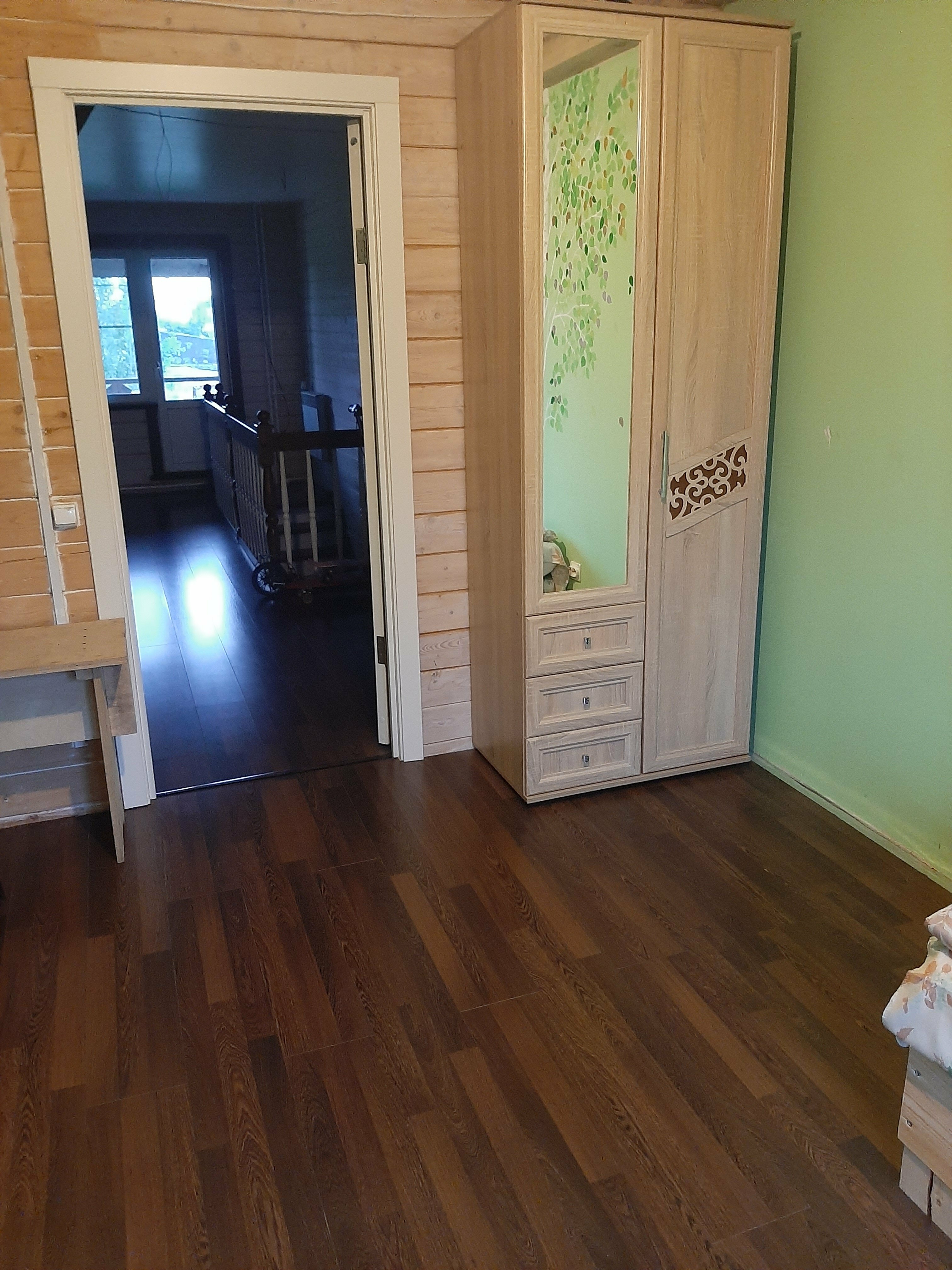 Стандартный двухместный номер с 2 отдельными кроватями и общей ванной комнатой