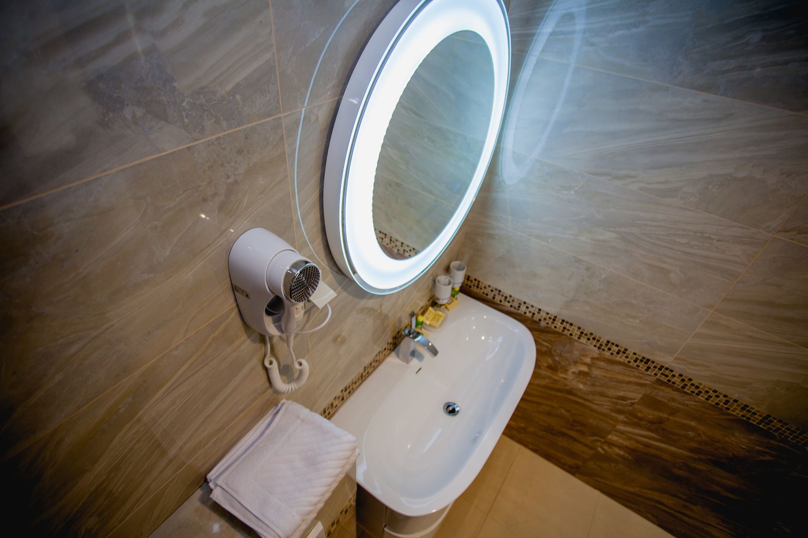 Двухместный номер с двуспальной кроватью и дополнительной кроватью