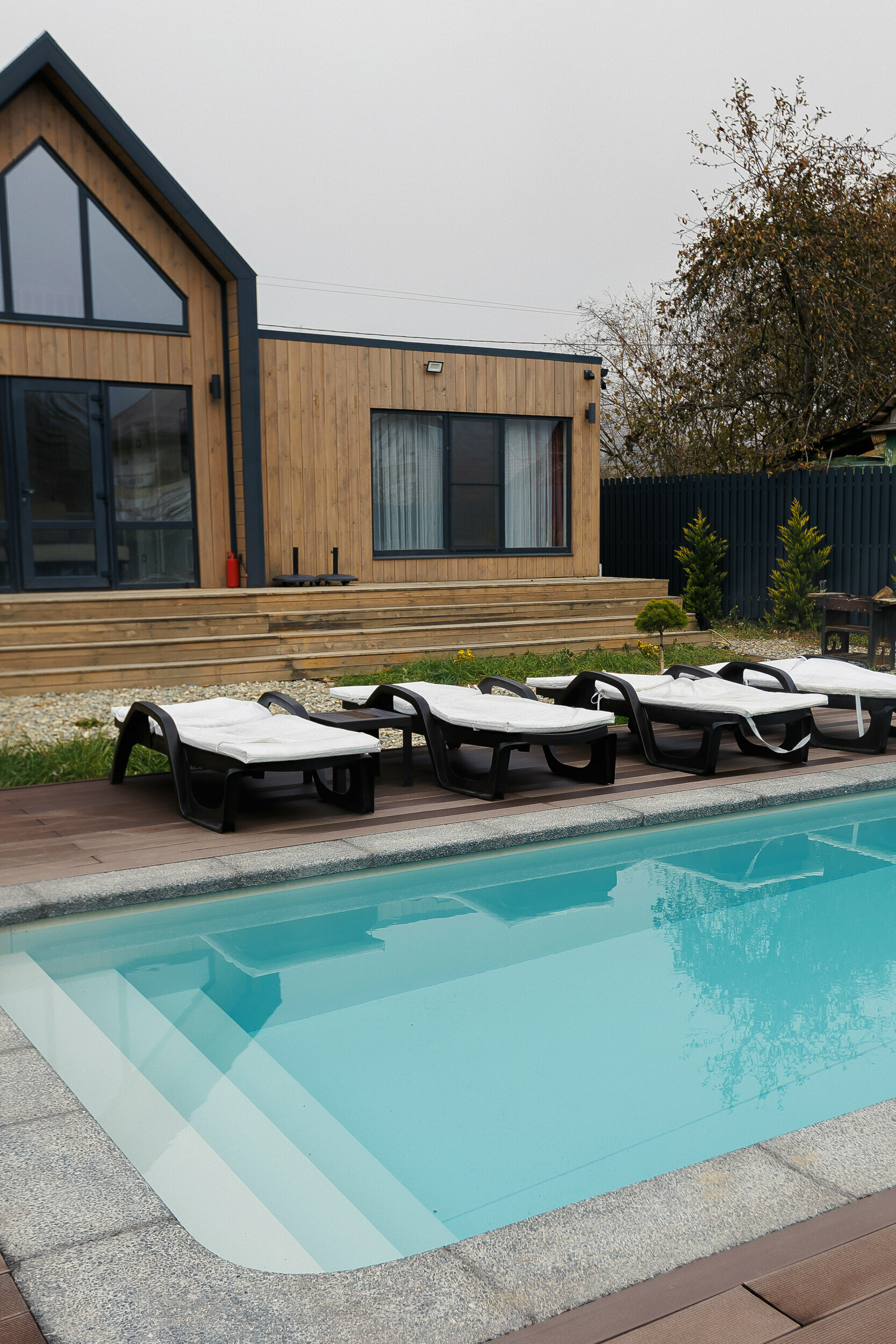 Дом с собственным бассейном