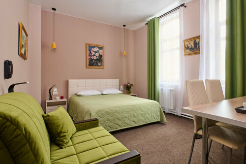 Двухместный номер с двуспальной кроватью и дополнительной кроватью