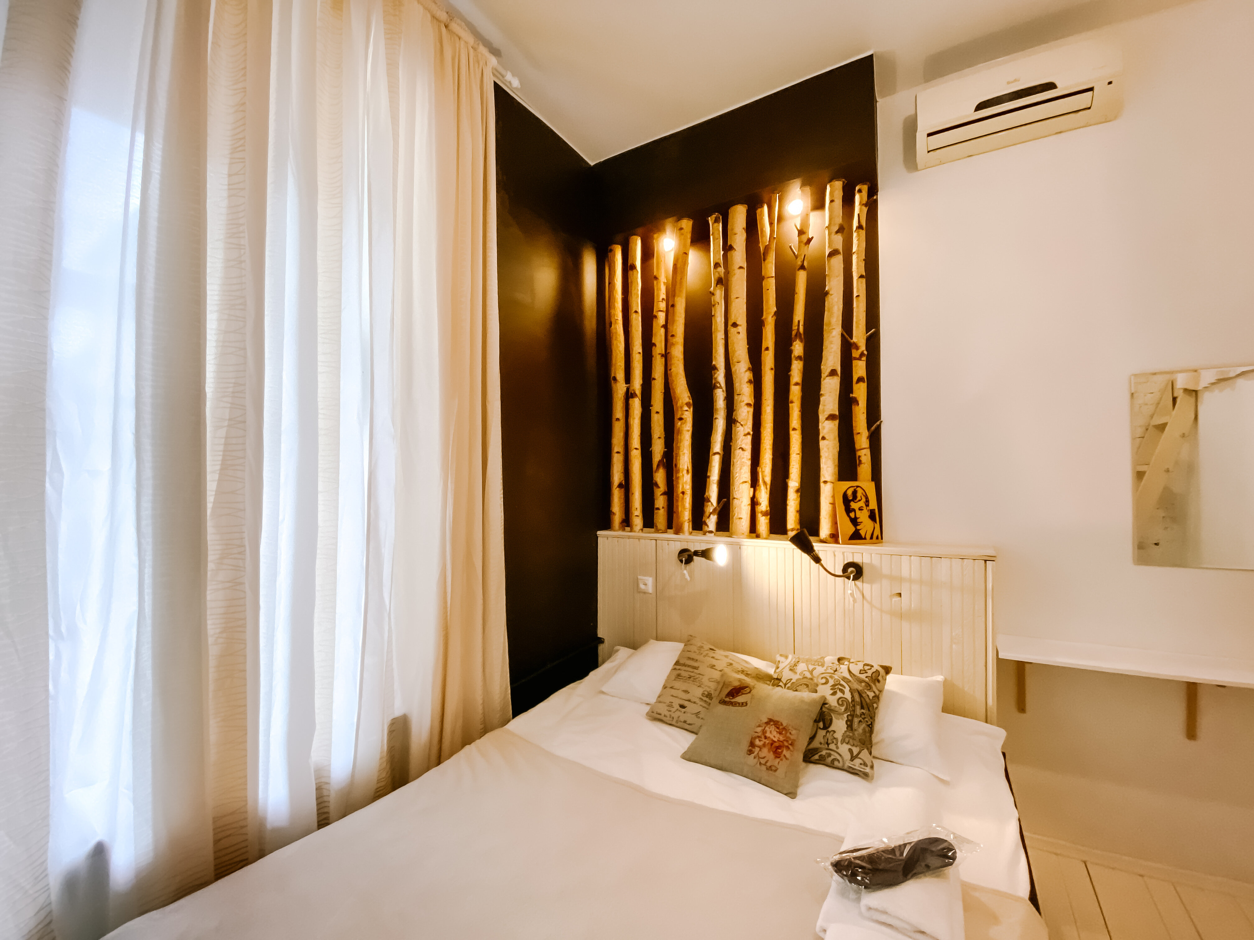 Трехместный номер с общей ванной комнатой