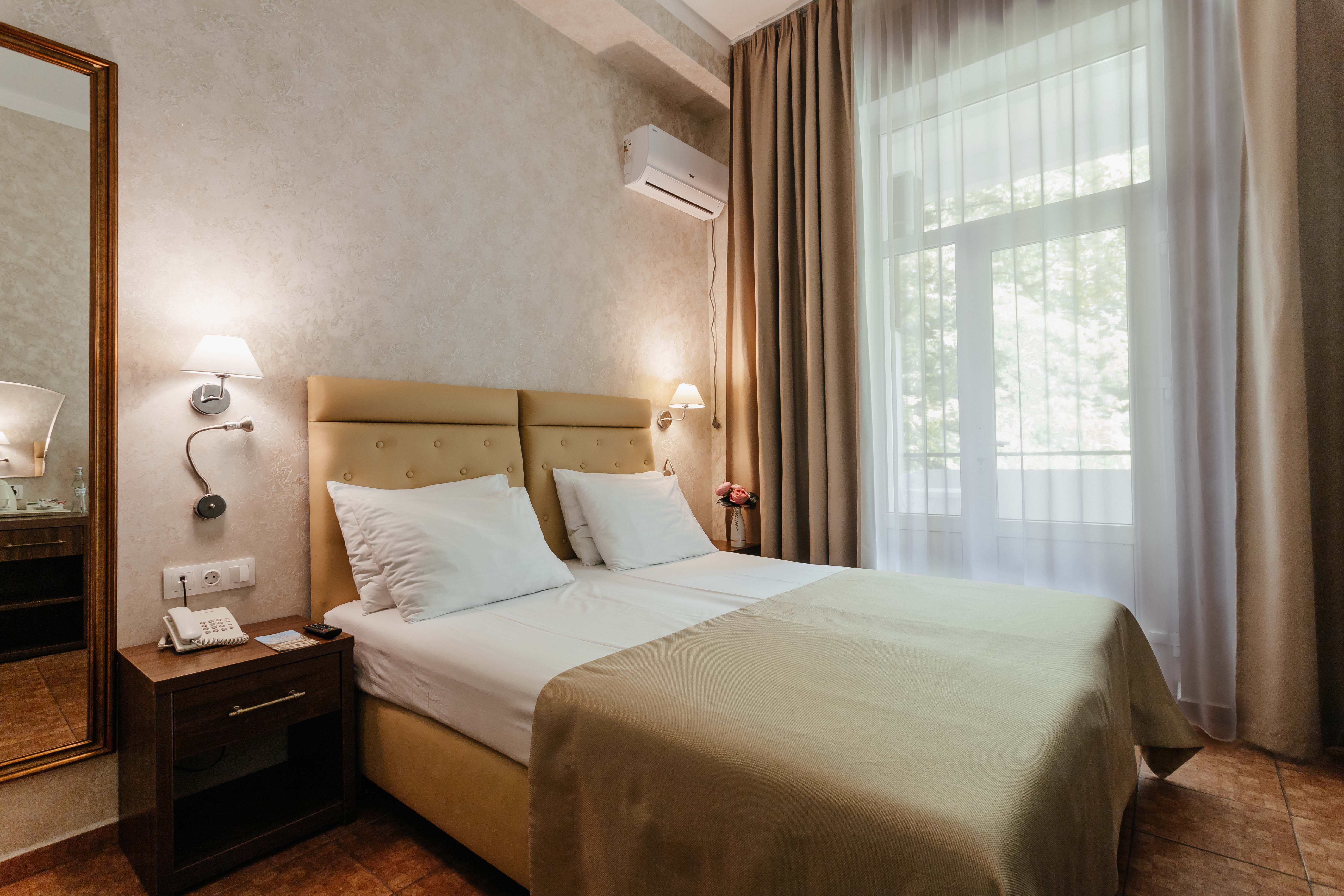 Стандарт с балконом  вид на парк/горы/. Второй корпус 3*