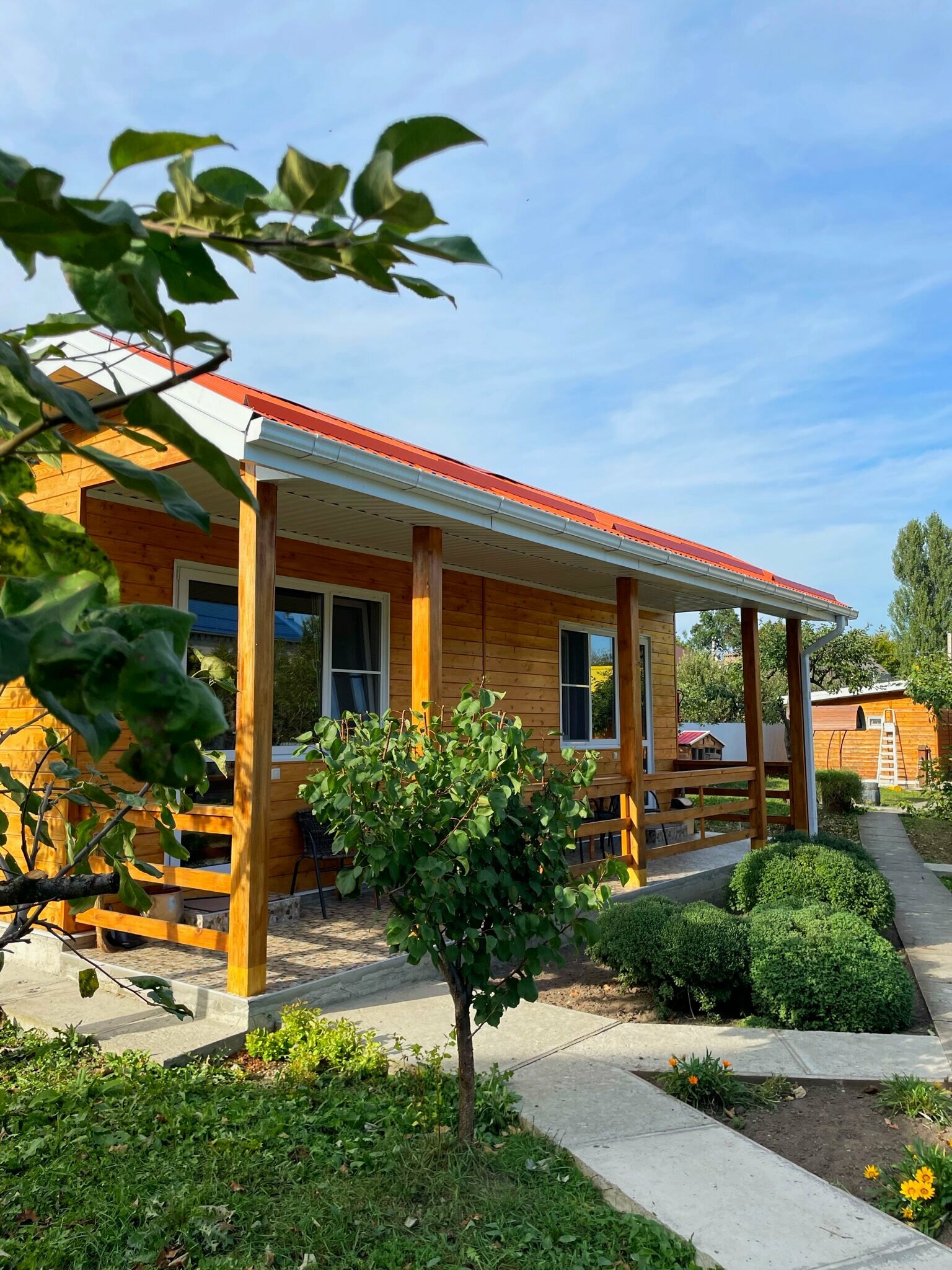 Двухместный номер с двуспальной кроватью и дополнительной кроватью