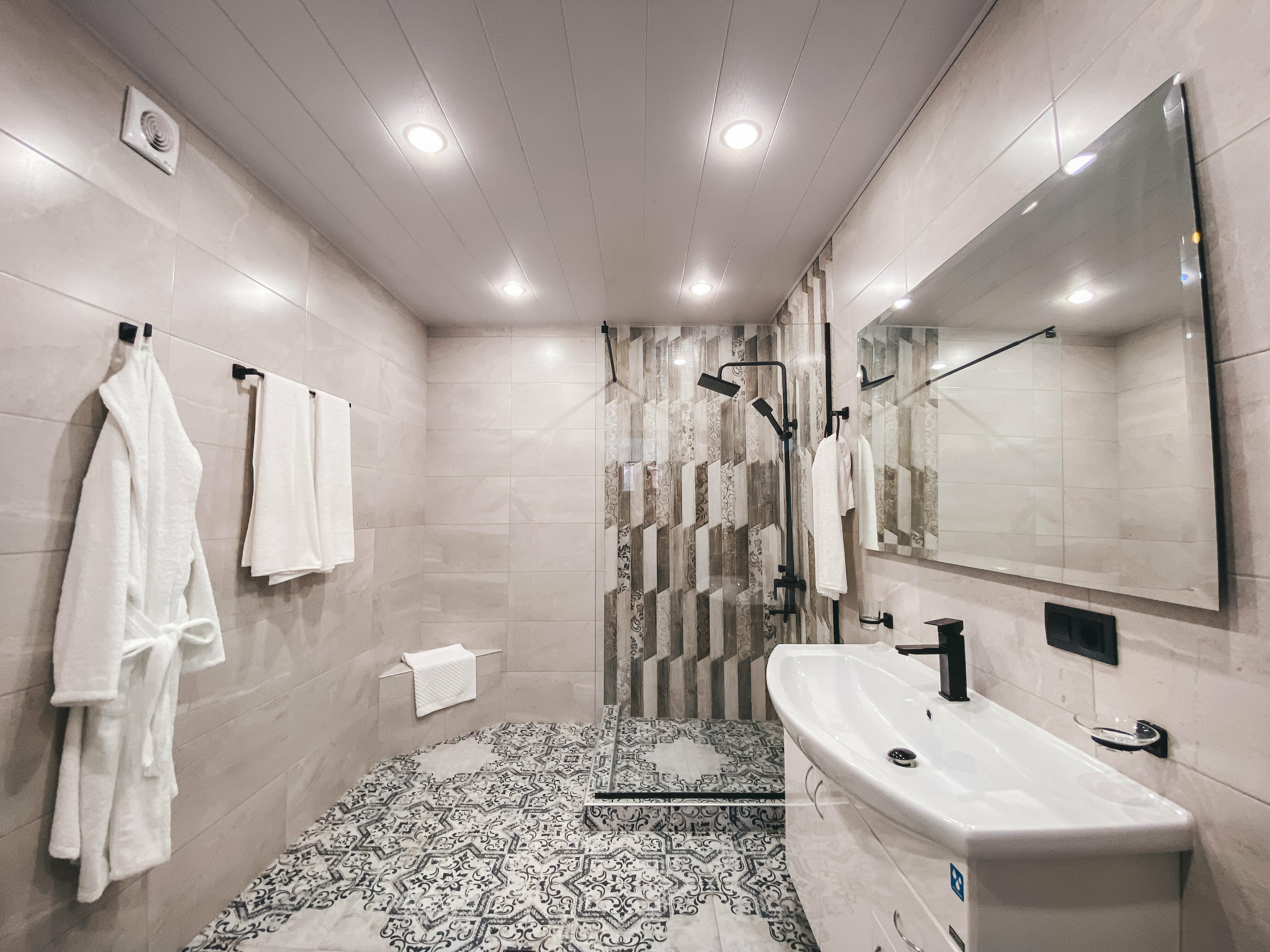 Просторный двухместный номер с 2 отдельными кроватями