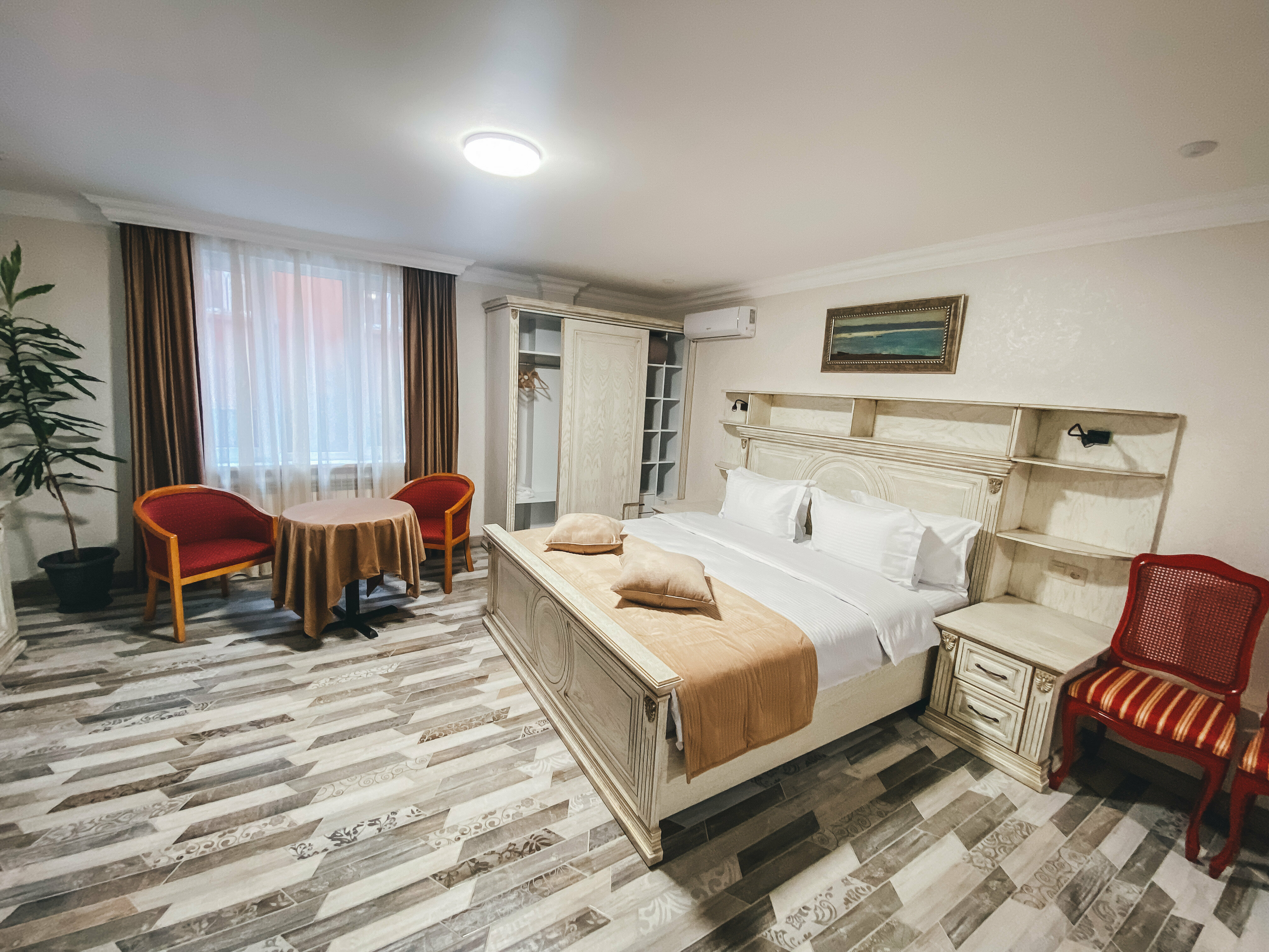 Просторный двухместный номер с 2 отдельными кроватями