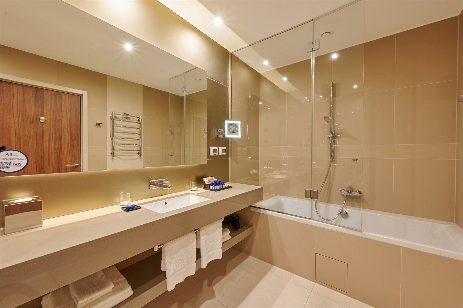 Номер Family Suite, с кухней-гостиной, 2 спальнями и террасой с видом на город