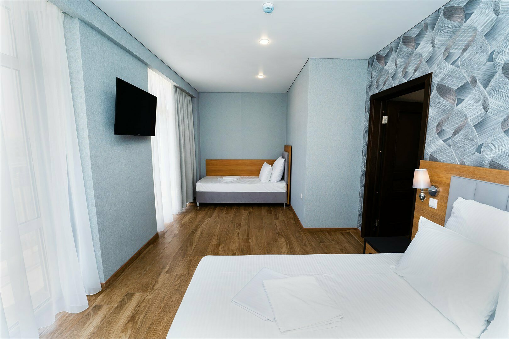 Полулюкс с балконом