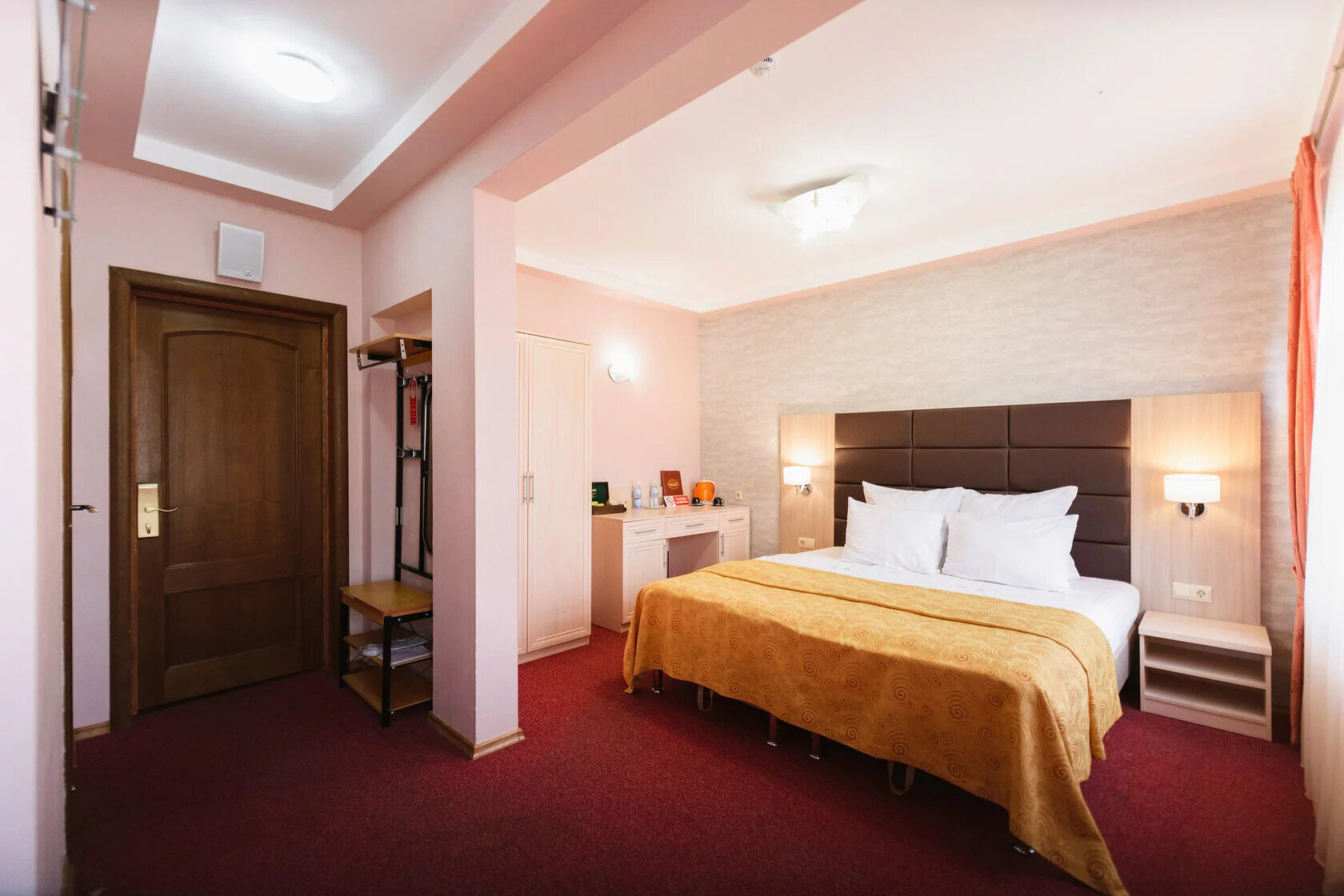 Улучшенный номер с кроватью размера «king-size»